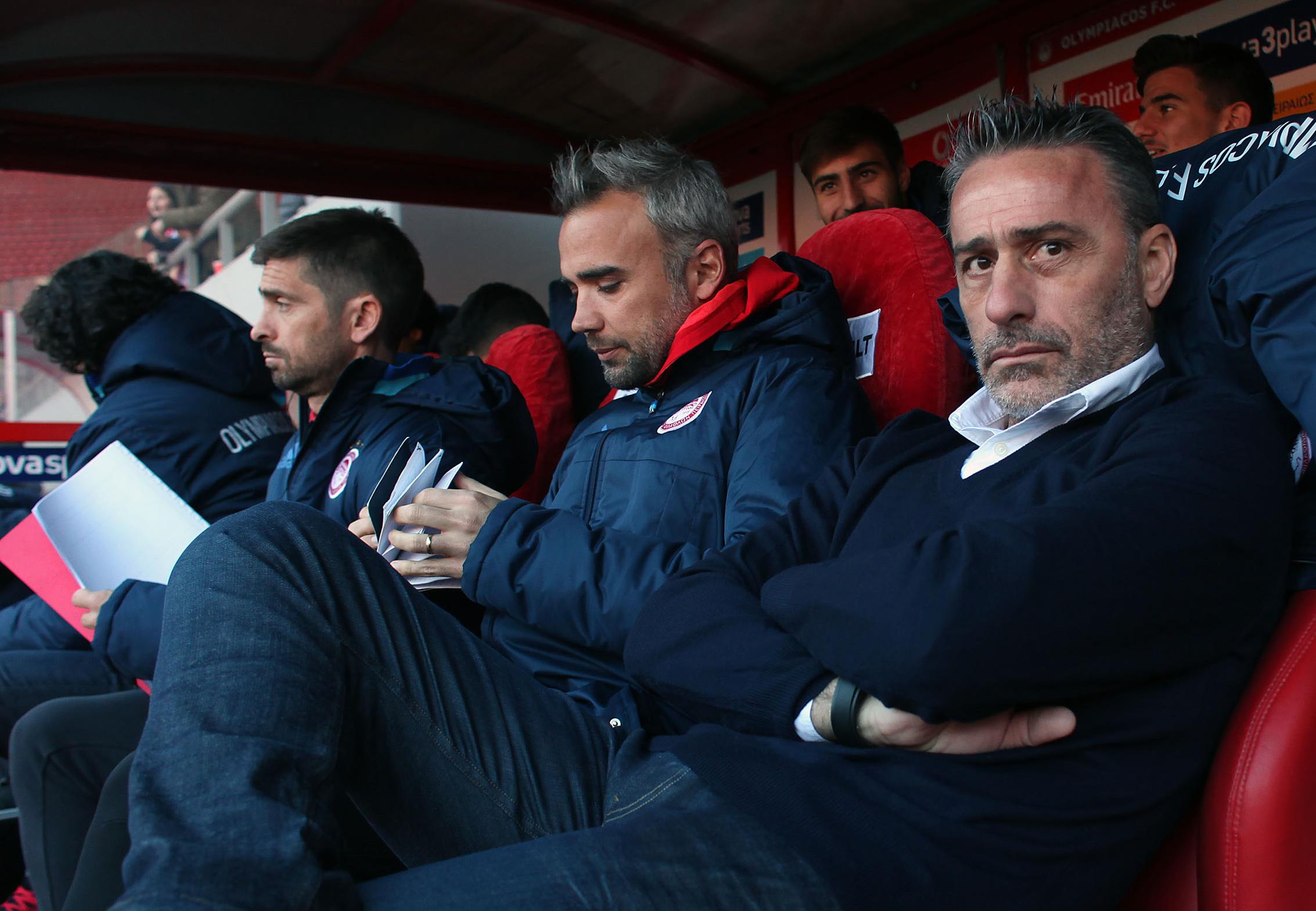 Έντονη δυσαρέσκεια στον Ολυμπιακό για Μπέντο, παρά τη νίκη