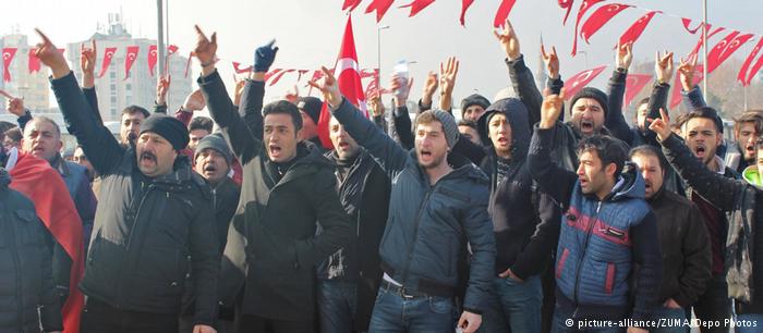 Κλιμακώνεται η πόλωση στην Τουρκία