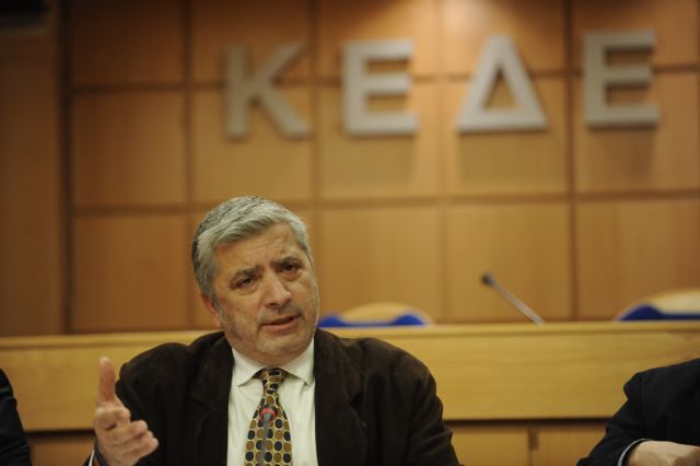 ΚΕΔΕ: Να δώσει η κυβέρνηση λύση στην ανανέωση των συμβάσεων στους δήμους