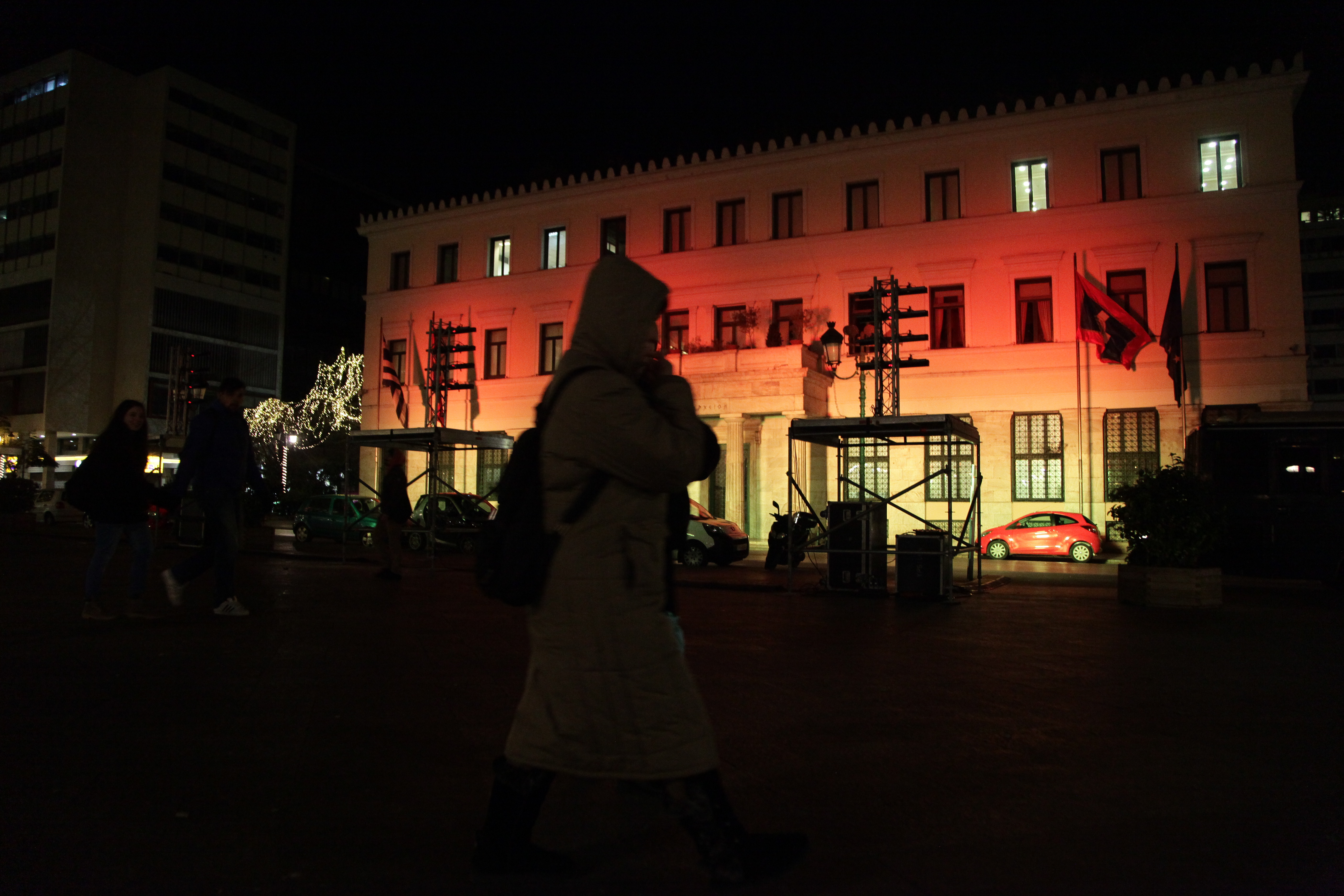Στα χρώματα της γερμανικής σημαίας το δημαρχείο της Αθήνας