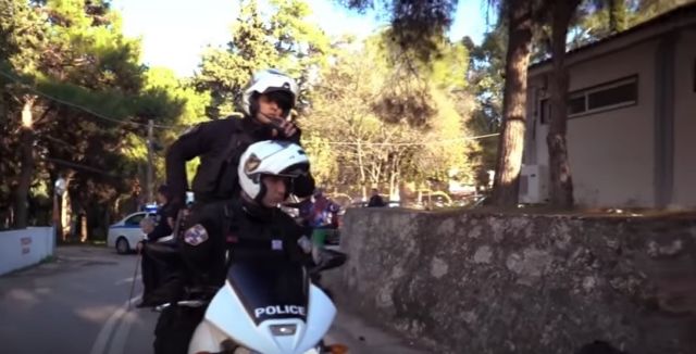 Η Ελληνική Αστυνομία εύχεται με… Mannequin Challenge!