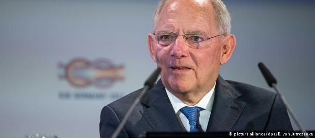 Σόιμπλε: Στόχος να σταθεί η Ελλάδα στα πόδια της