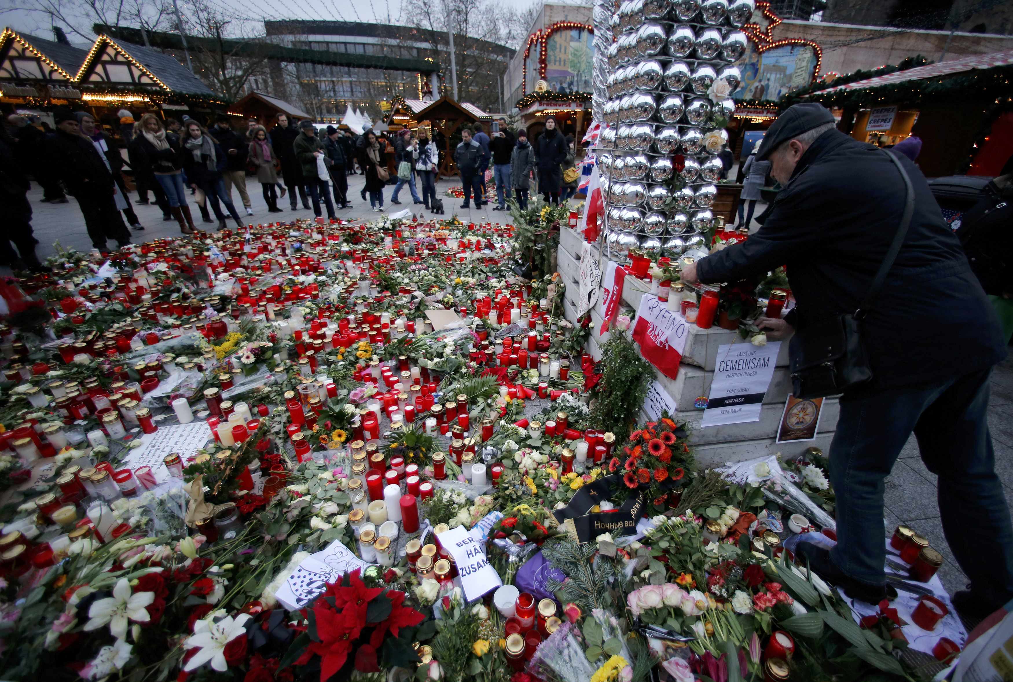Bild: Ώρες πριν την επίθεση είχε δολοφονηθεί ο πολωνός οδηγός της νταλίκας