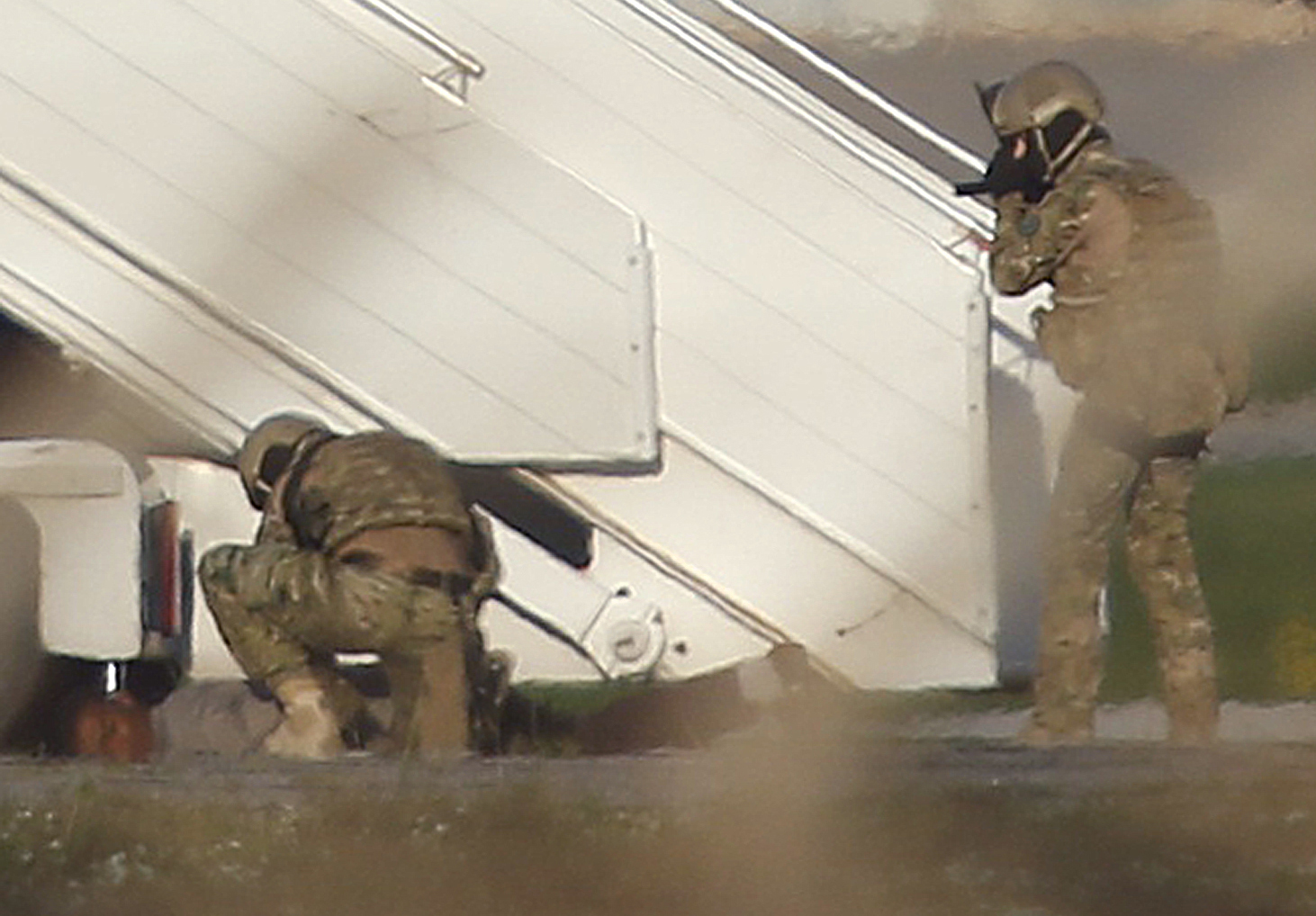 Ρέπλικες τα όπλα που χρησιμοποίησαν οι αεροπειρατές στο λιβυκό αεροσκάφος