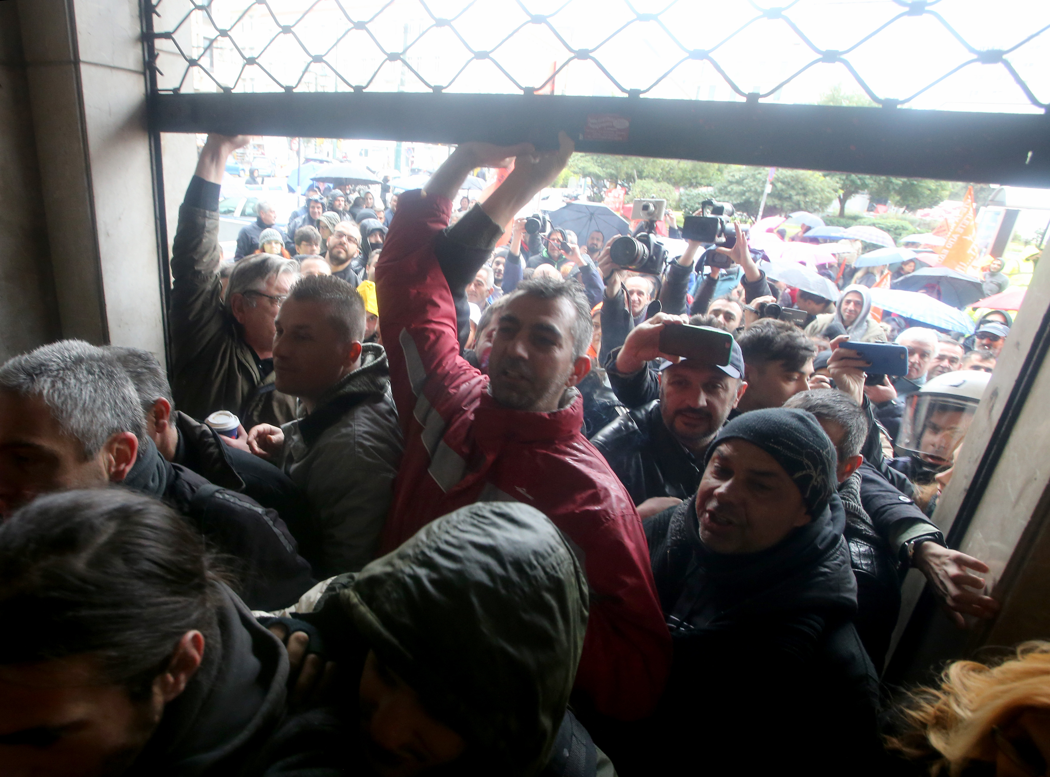 Μικροένταση στη συγκέντρωση της ΠΟΕ-ΟΤΑ στο υπ. Εσωτερικών