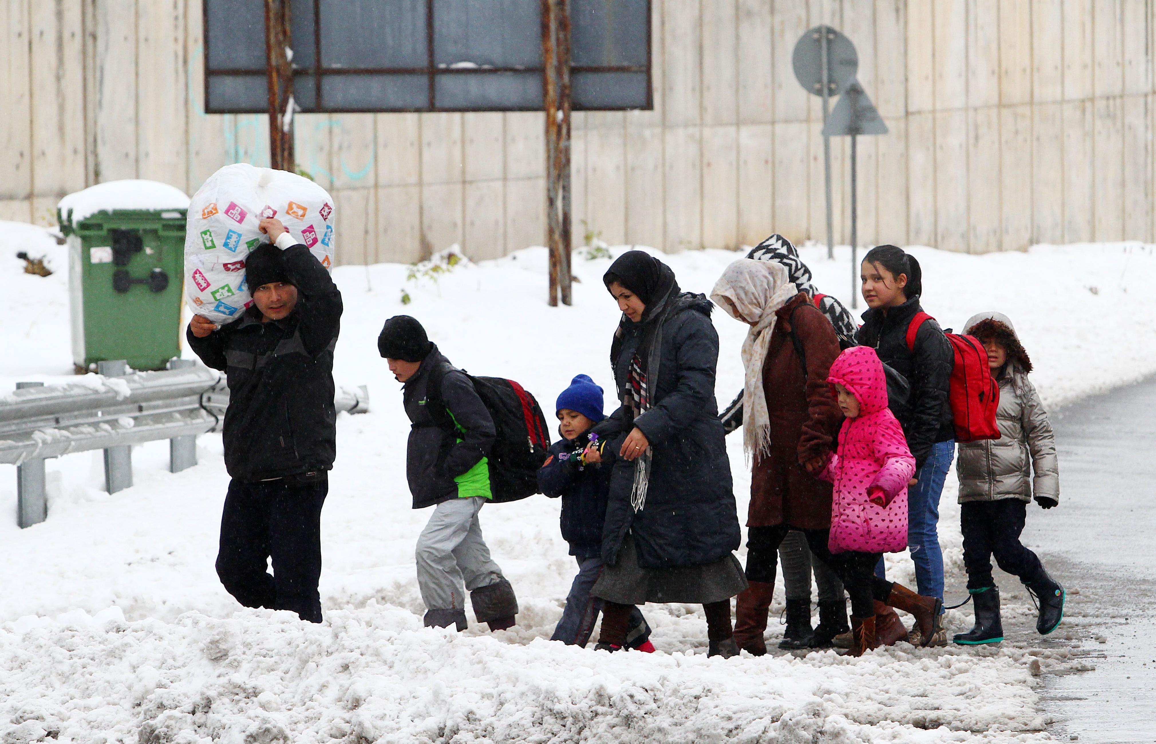 Στο έλεος του χιονιά οι πρόσφυγες στις δομές φιλοξενίας