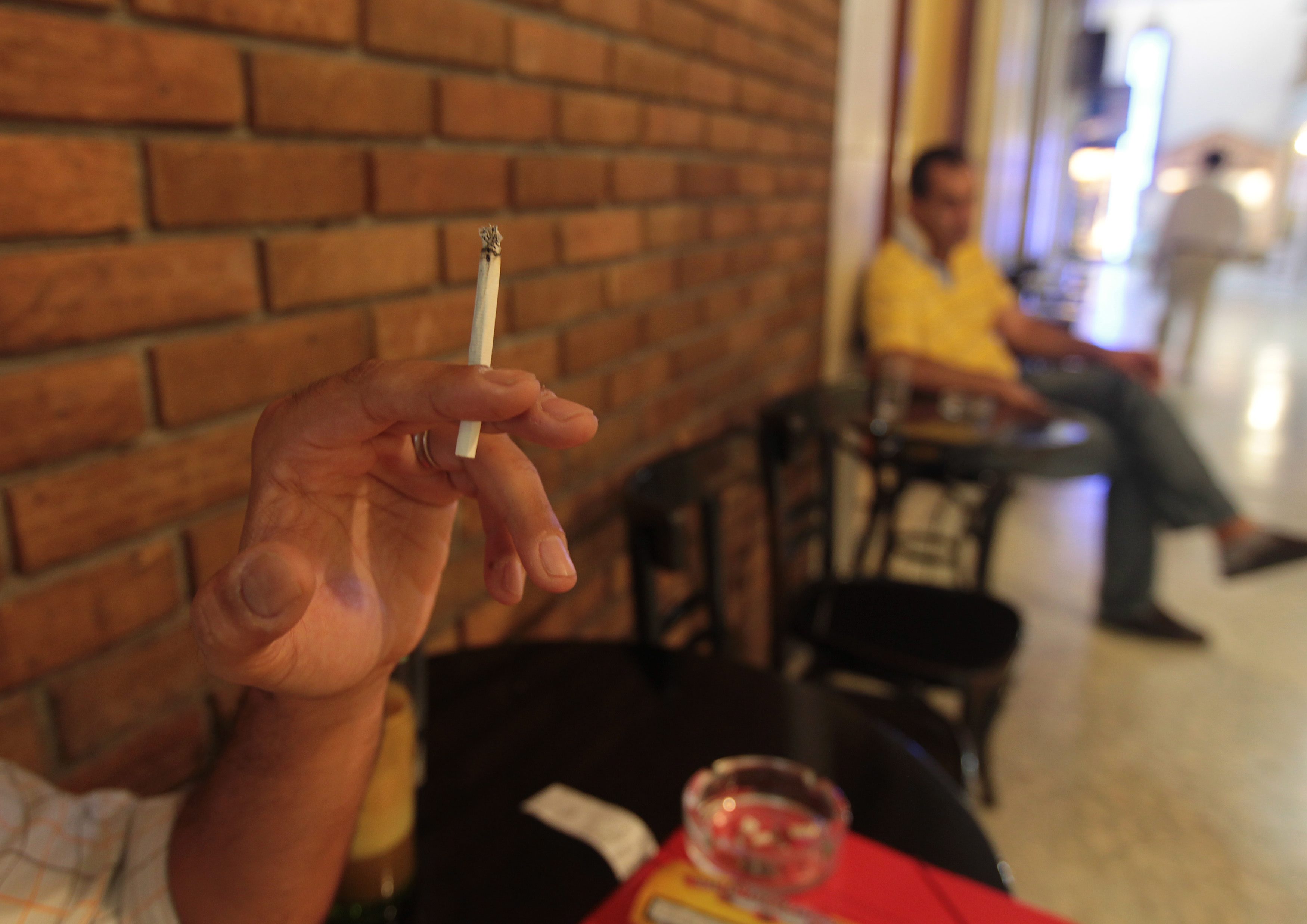«Πρωταθλήτρια» στο παθητικό κάπνισμα η Ελλάδα στην Ευρώπη