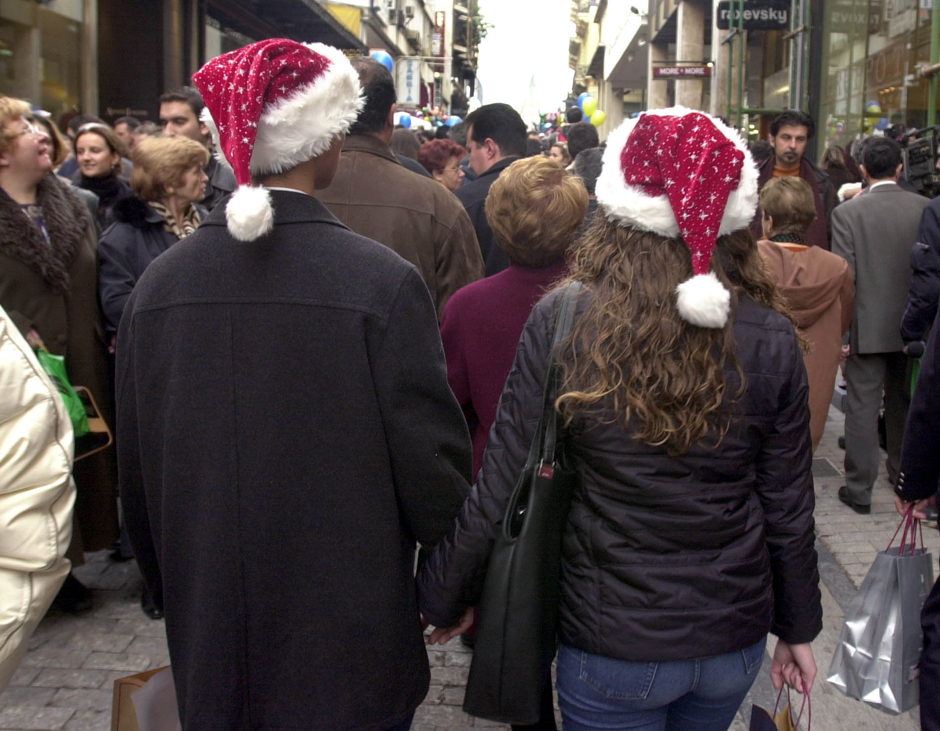 Ανοικτά τα εμπορικά καταστήματα την Κυριακή