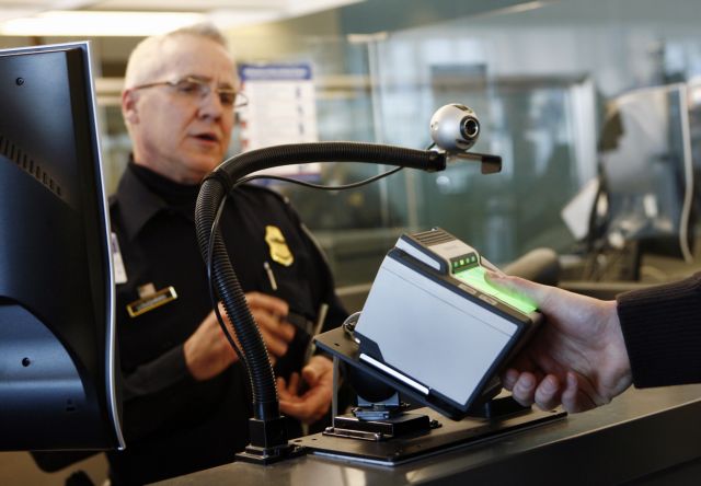 Ουρές στα διαβατήρια αμερικανικών αεροδρομίων, λόγω τεχνικού προβλήματος