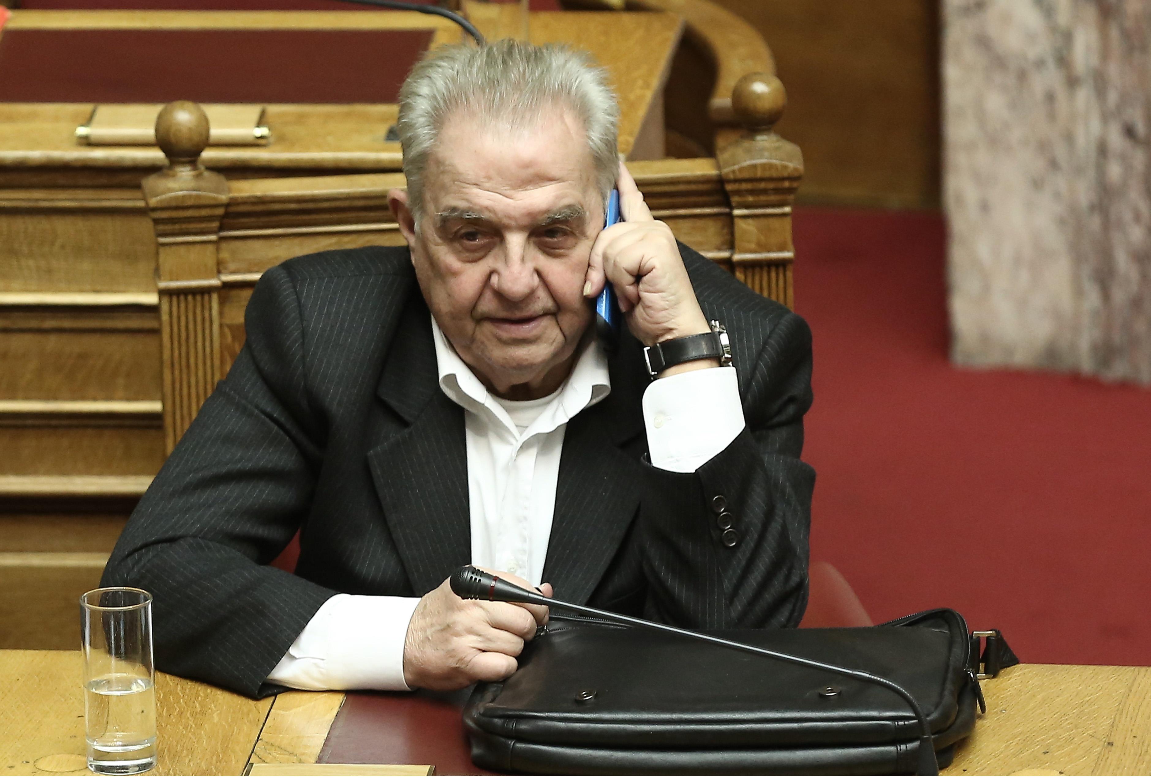 Απορρίπτει ενδεχόμενο νέων μέτρων ή εκλογών ο Αλ.Φλαμπουράρης