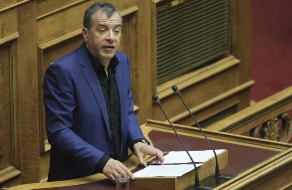 Mε Καζαντζάκη απάντησε ο Στ.Θεοδωράκης στην αποχώρηση του Ιλχάν