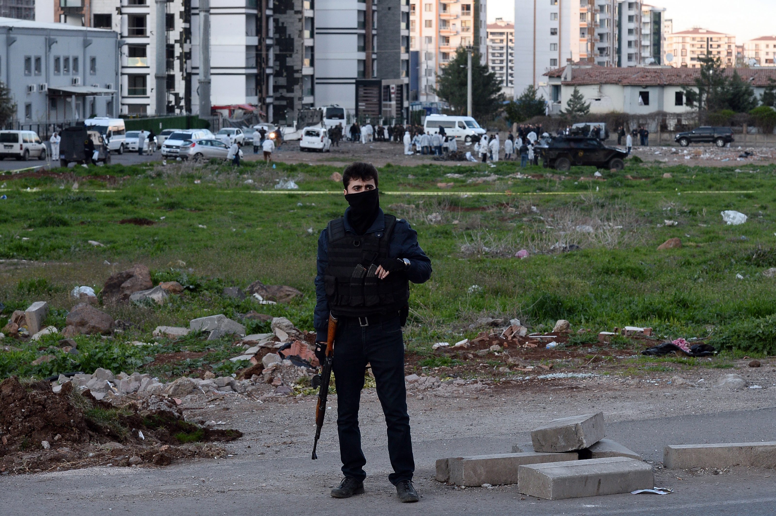 Τρεις αστυνομικοί σκοτώθηκαν σε έκρηξη στο Ντιγιάρμπακιρ