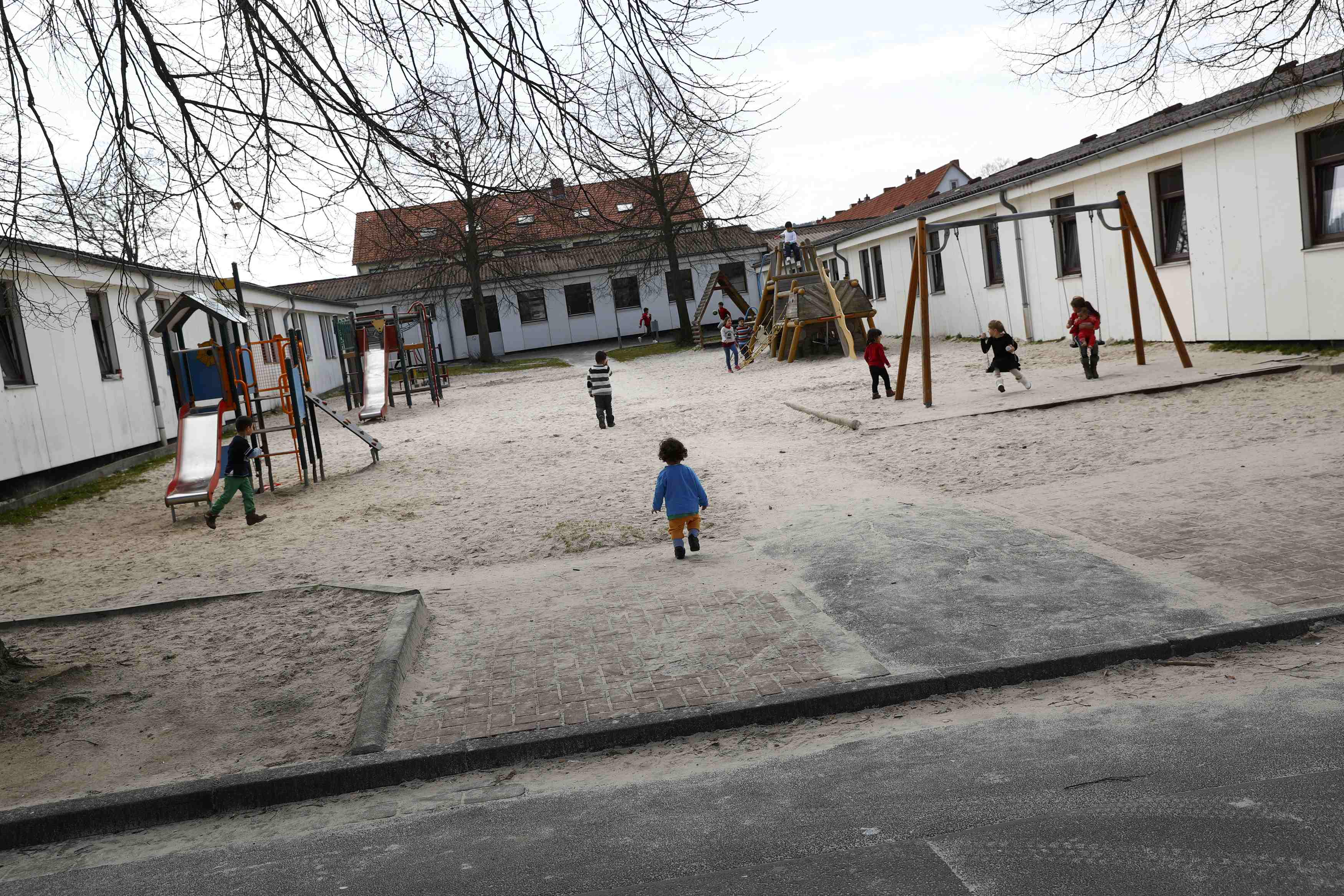 Υπερ-διπλάσια μείωση των αιτήσεων ασύλου στη Γερμανία