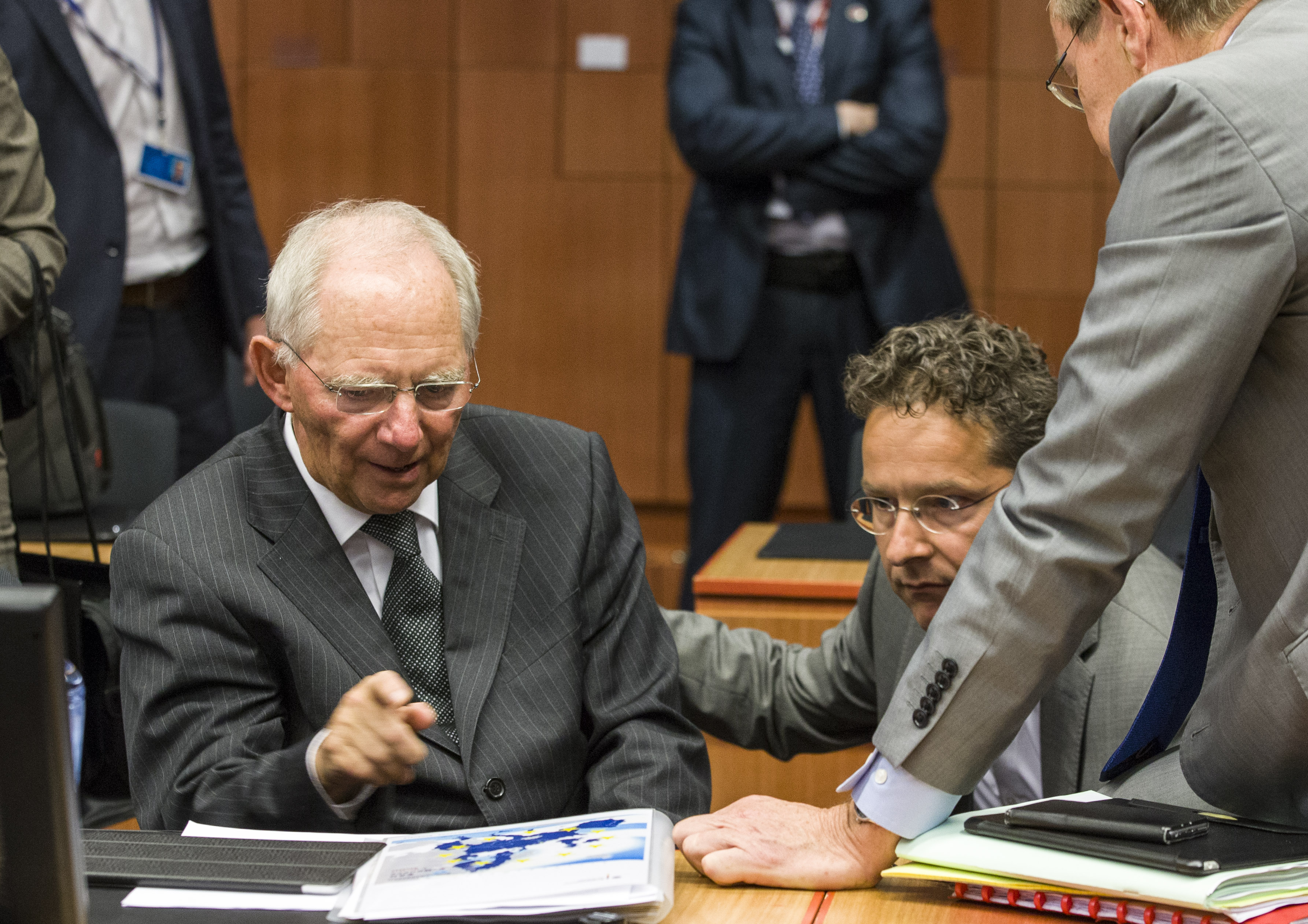 Το μπαλάκι στην Ελλάδα για κλείσιμο της αξιολόγησης πετά ο Σόιμπλε