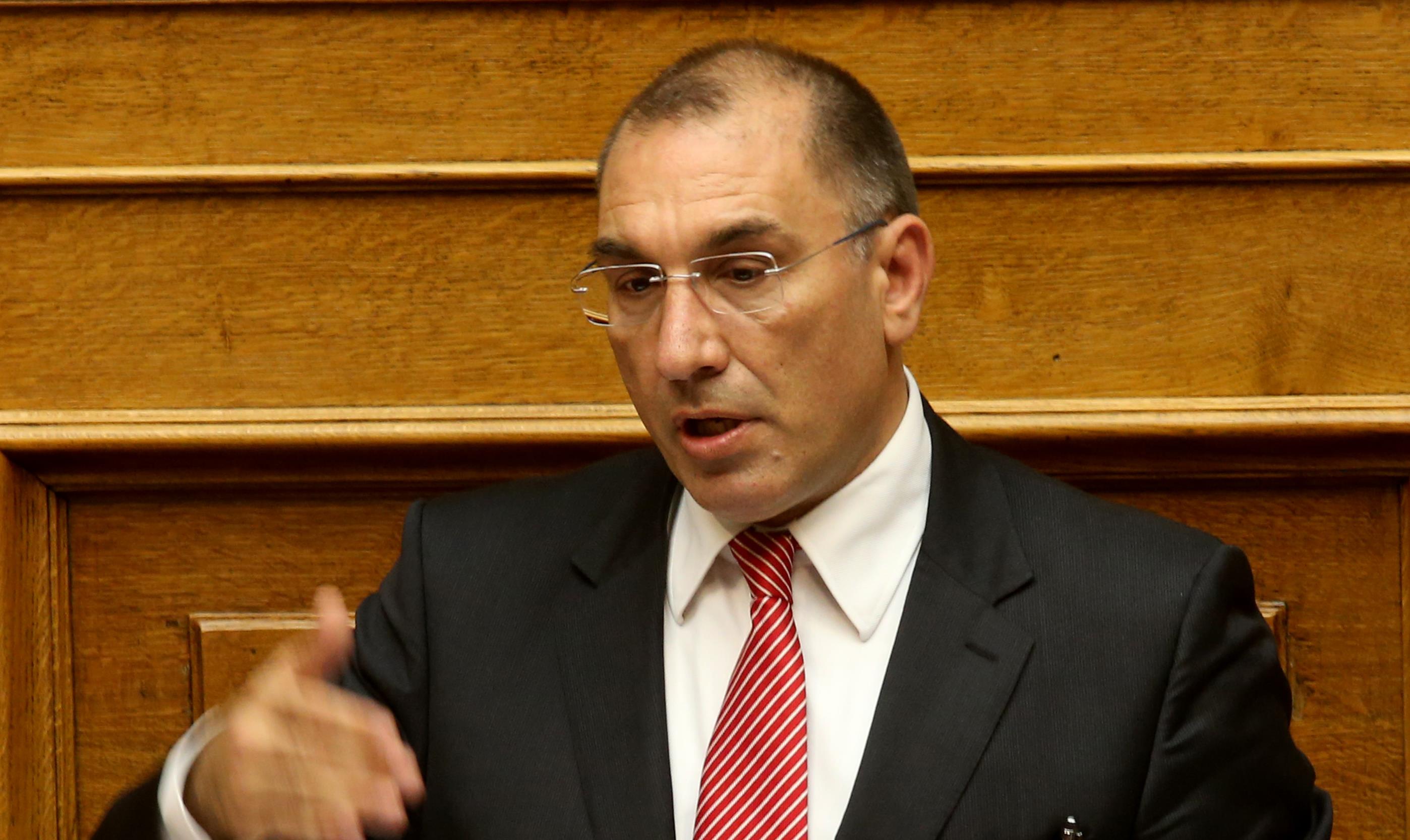 Πολιτικός καβγάς για το «αόρατο χέρι» στο πόρισμα της Εξεταστικής