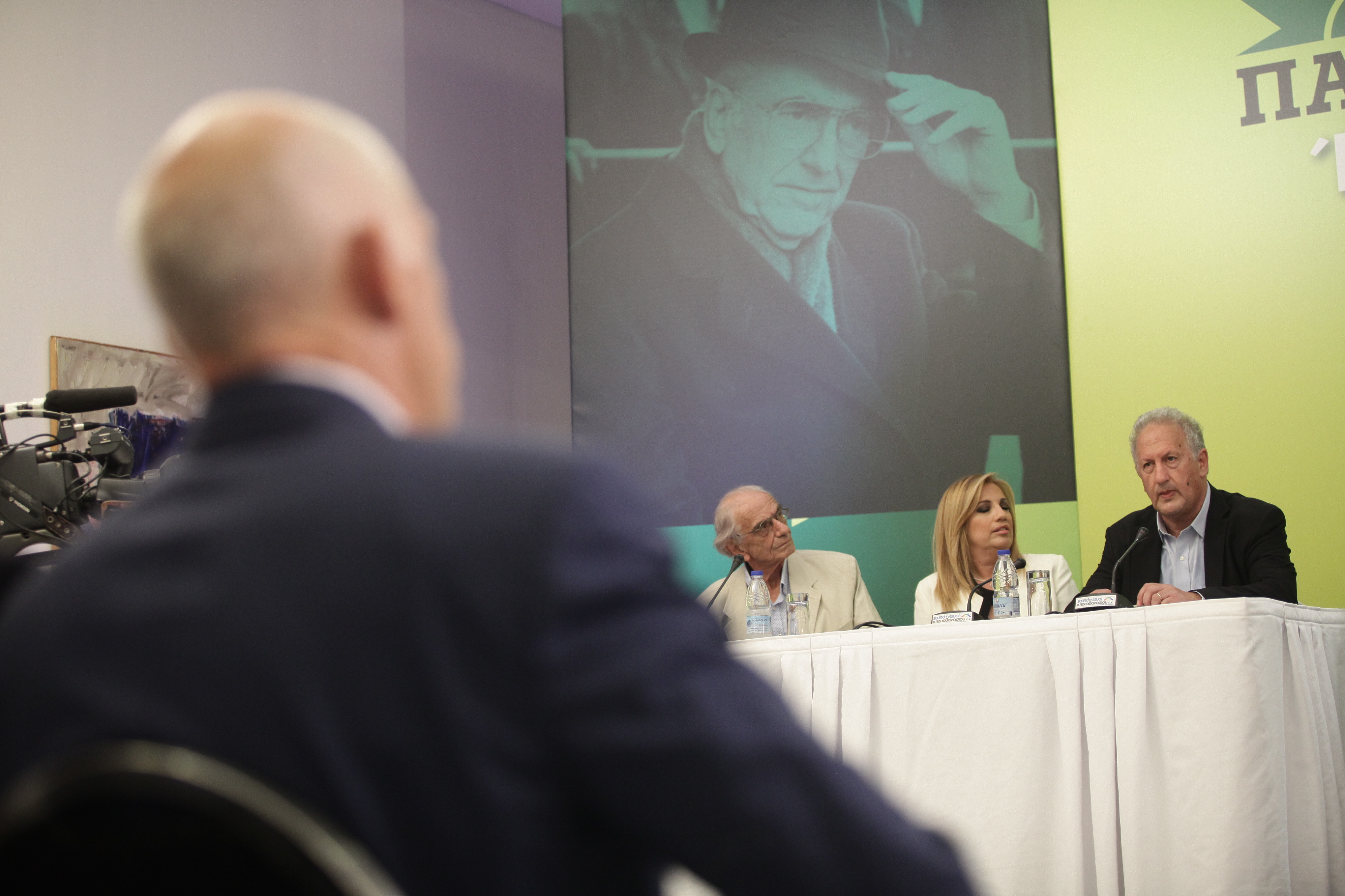 Το παρασκήνιο της επιστροφής Παπανδρέου και η στάση Βενιζέλου