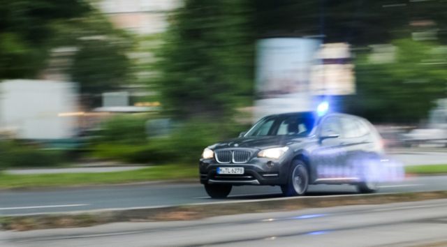 Γαντζώθηκε στο κλεμμένο αυτοκίνητο του πατέρα του ενώ ήταν εν κινήσει