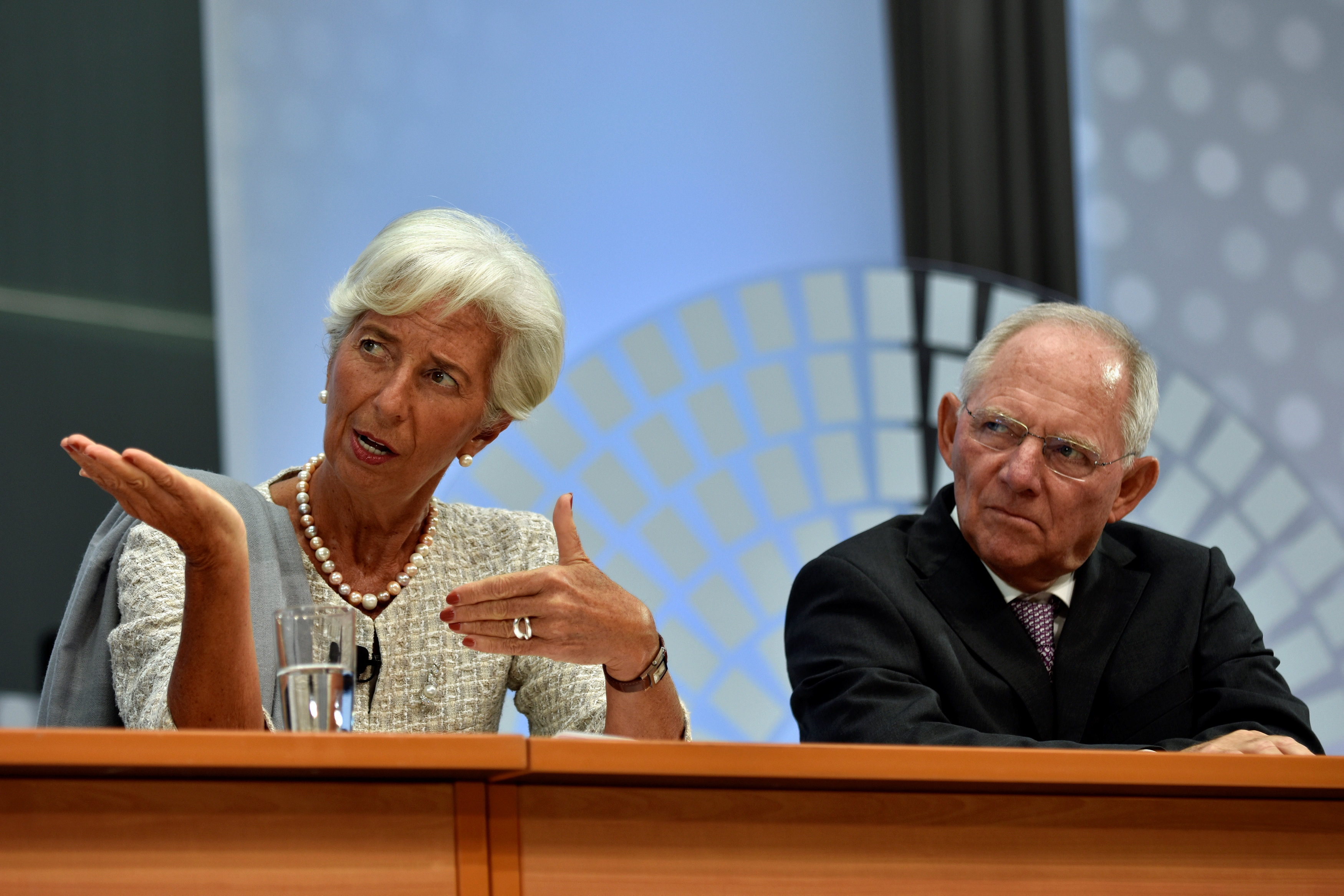 Λαγκάρντ διαβεβαιώνει Σόιμπλε πως το ΔΝΤ συνεχίζει στην Ελλάδα