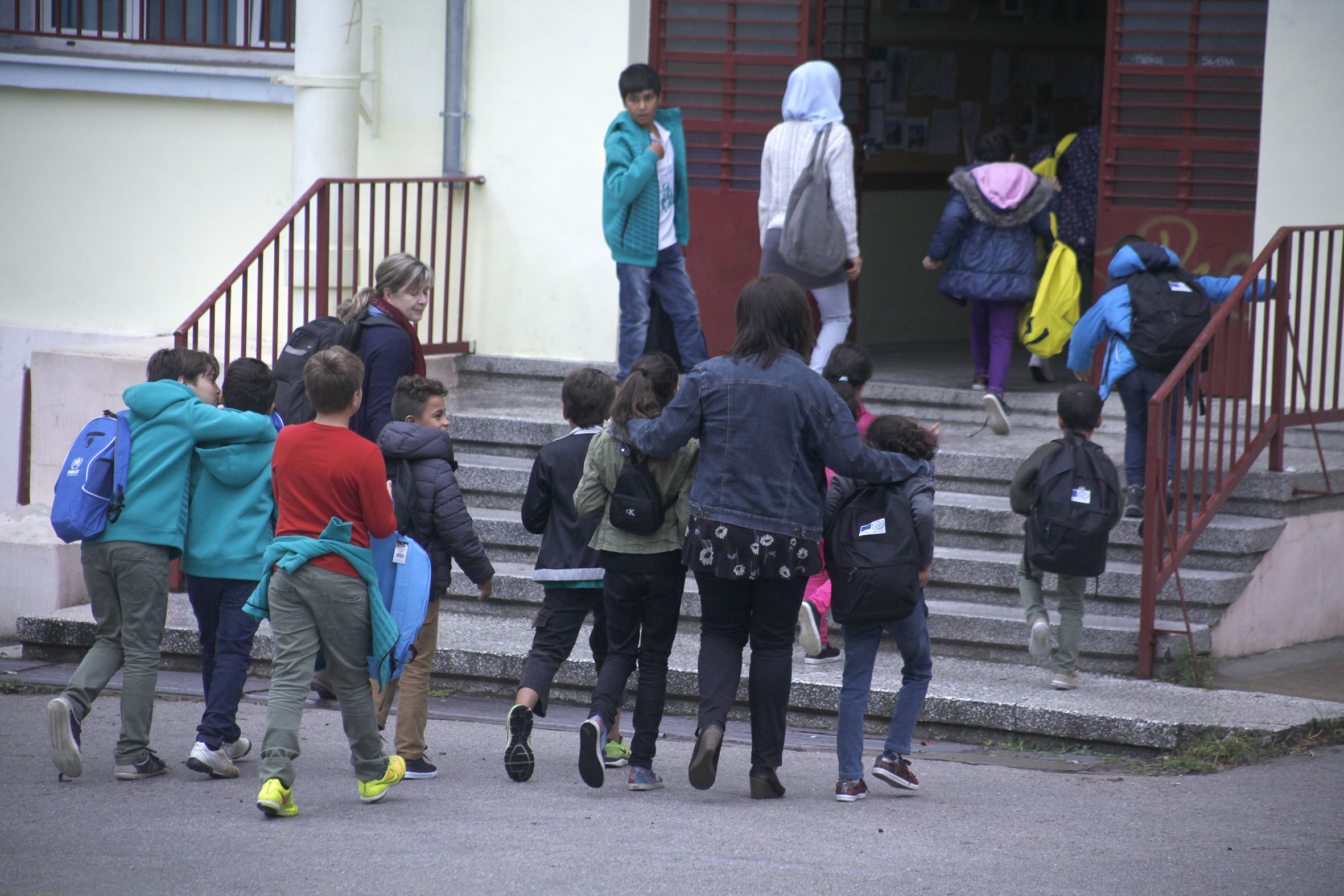 Εισβολή χρυσαυγιτών σε σχολείο στο Πέραμα που φοιτούν προσφυγόπουλα