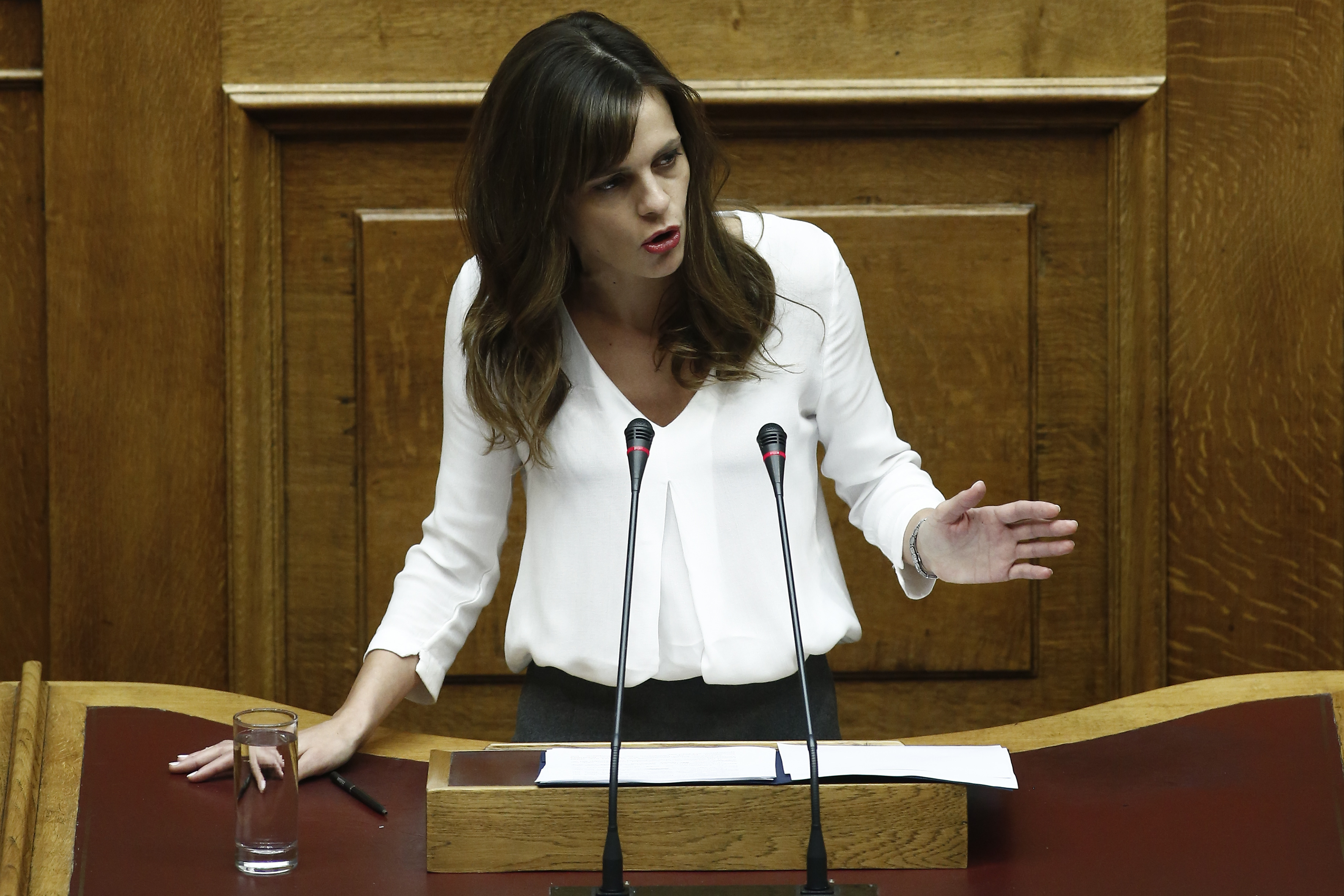 Αχτσιόγλου: Αγωνιζόμαστε για να κλείσει η αξιολόγηση χωρίς υποχωρήσεις αρχής