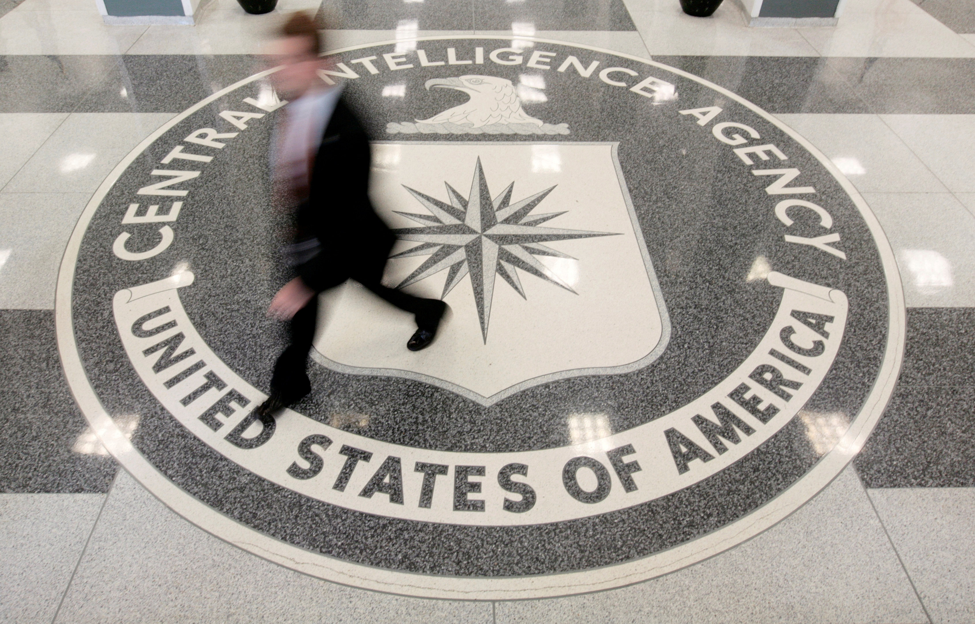 H CIA φέρεται να γνωρίζει το «βαθύ λαρύγγι» στις υποκλοπές υπέρ Ρωσίας