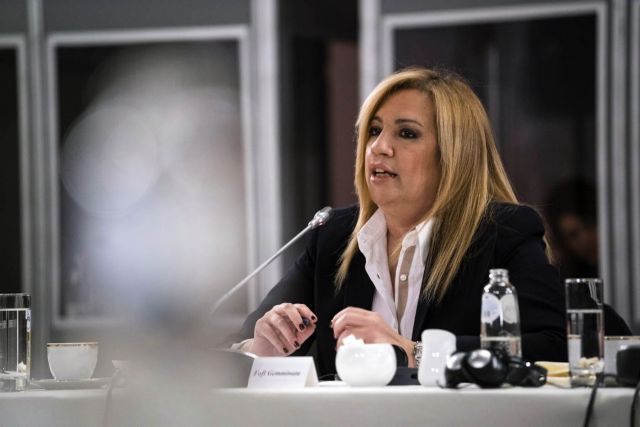 Γεννηματά: Αυτοί που έσκιζαν μνημόνια, σήμερα «σκίζουν» το λαό