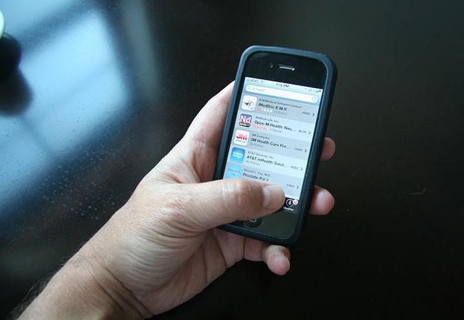 Γαλλία: Οι εργαζόμενοι αποκτούν το δικαίωμα να αγνοούν το κινητό