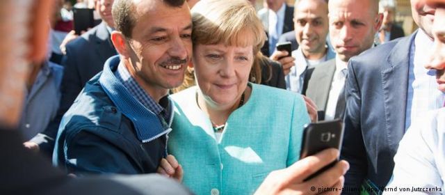 Μακρόν: Η Μέρκελ διέσωσε την αξιοπρέπειά μας