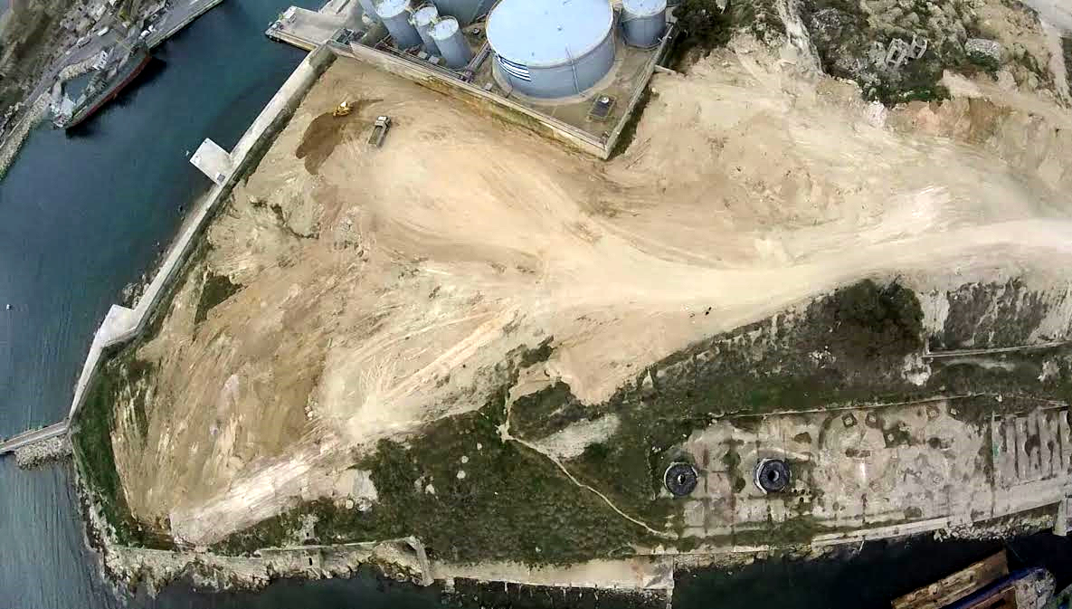 Μπήκαν οι μπουλντόζες στα Λιπάσματα