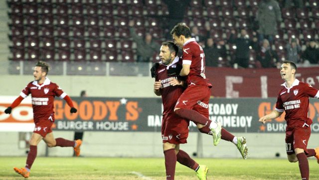 Νίκη με δέκα και ανατροπή η Λάρισα, 2-1 τη Βέροια