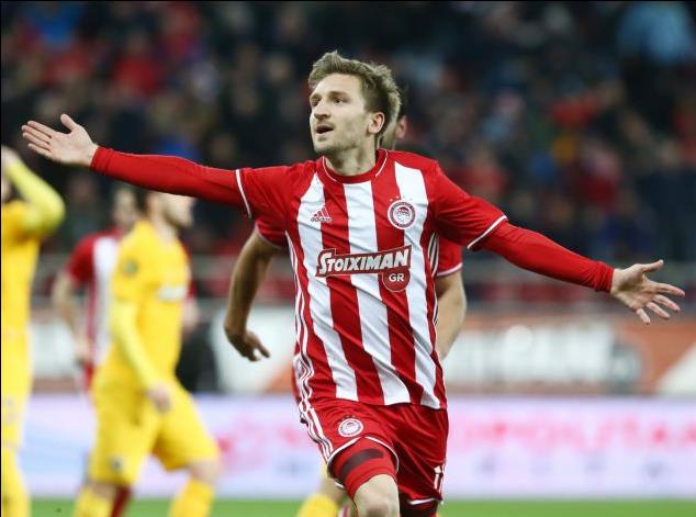 Με το… δεξί ο Ολυμπιακός, 2-1 τον Αστέρα με ανατροπή