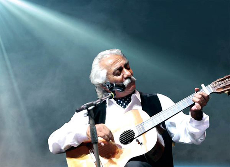 Ο Κώστας Χατζής επιστρέφει στο Half Note