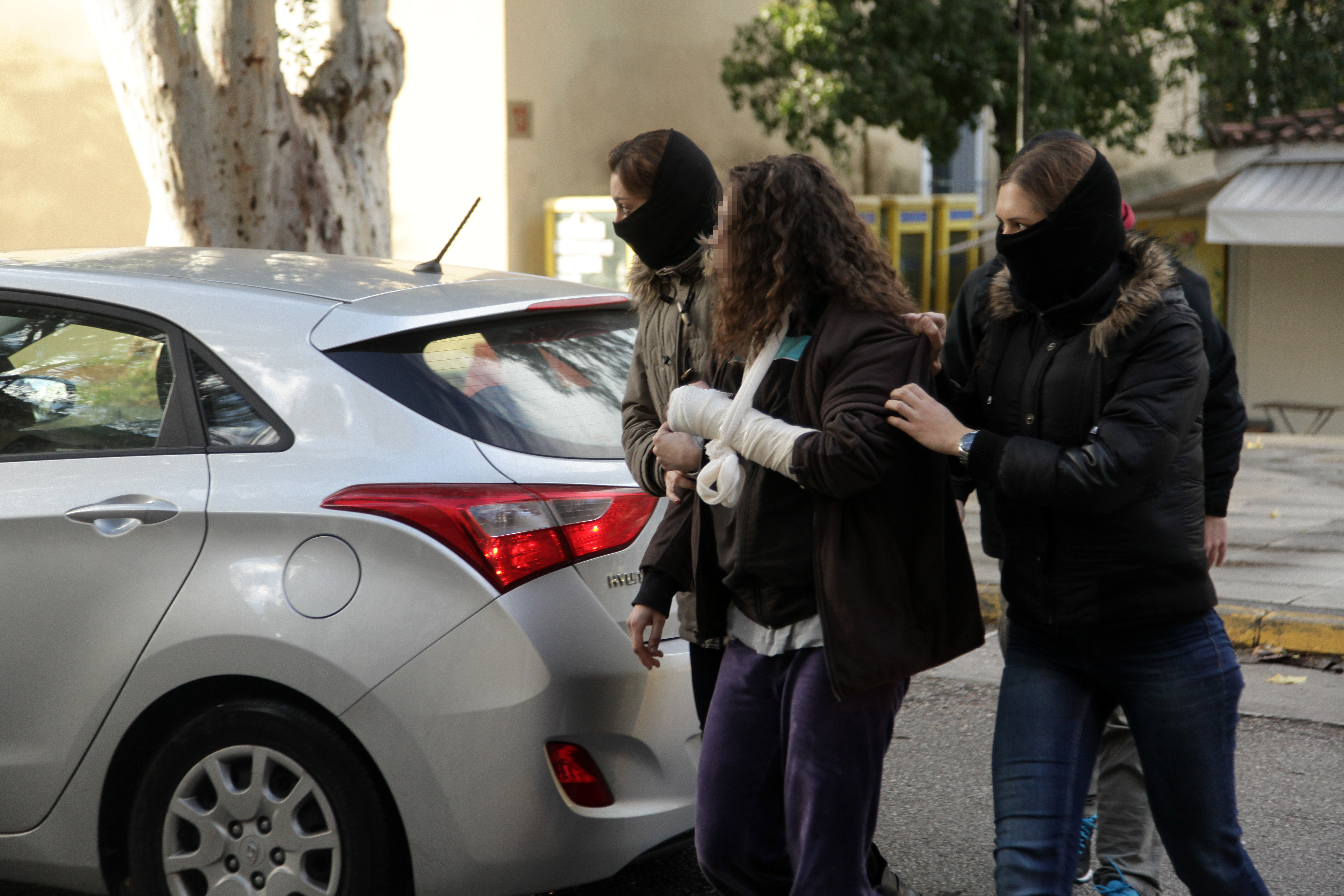 Μέλος του Επαναστατικού Αγώνα δηλώνει η 25χρονη