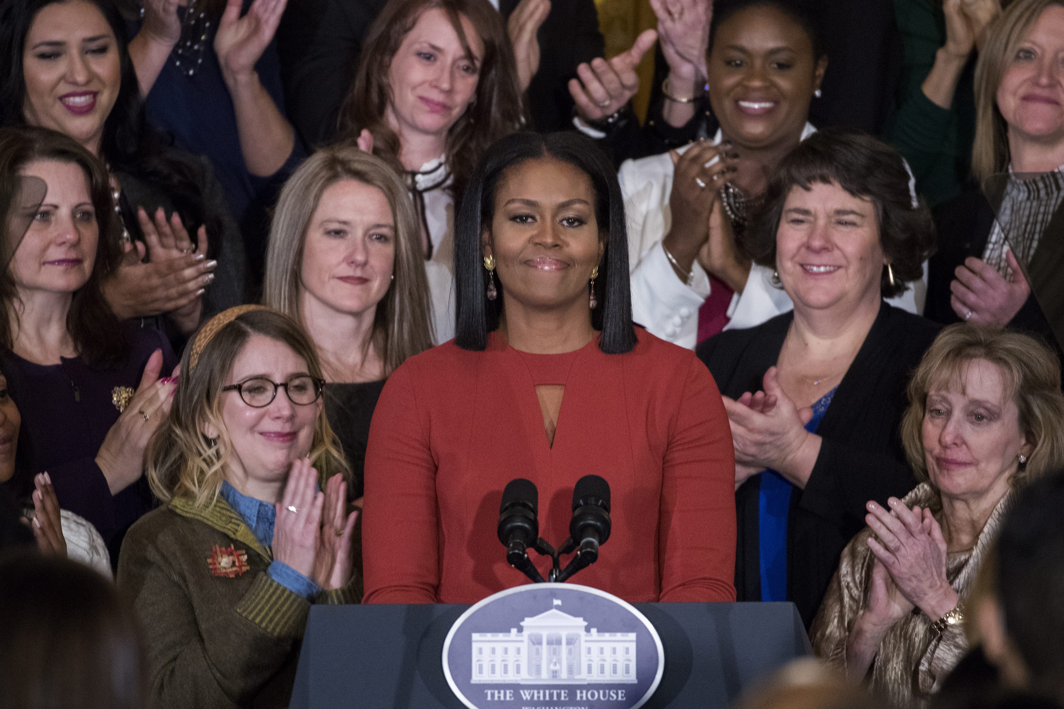 Με τρεμάμενη φωνή η Μισέλ Ομπάμα αποχαιρέτησε τον Λευκό Οίκο
