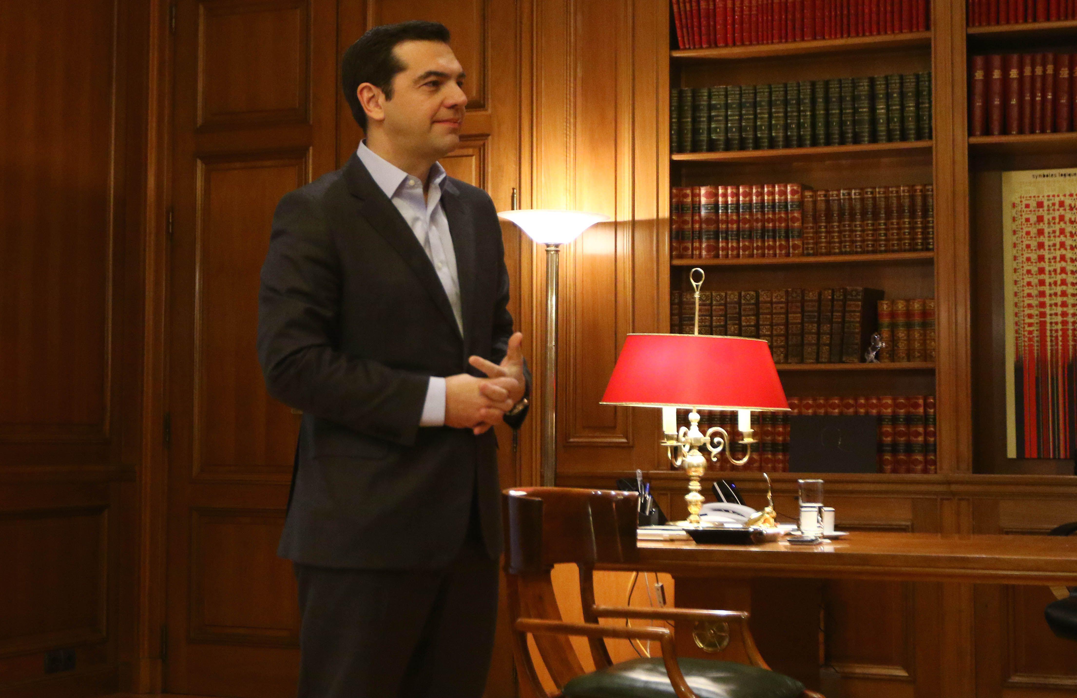 Μαξίμου και σύσσωμος ο πολιτικός κόσμος καταδικάζουν την επίθεση στο ΠΑΣΟΚ