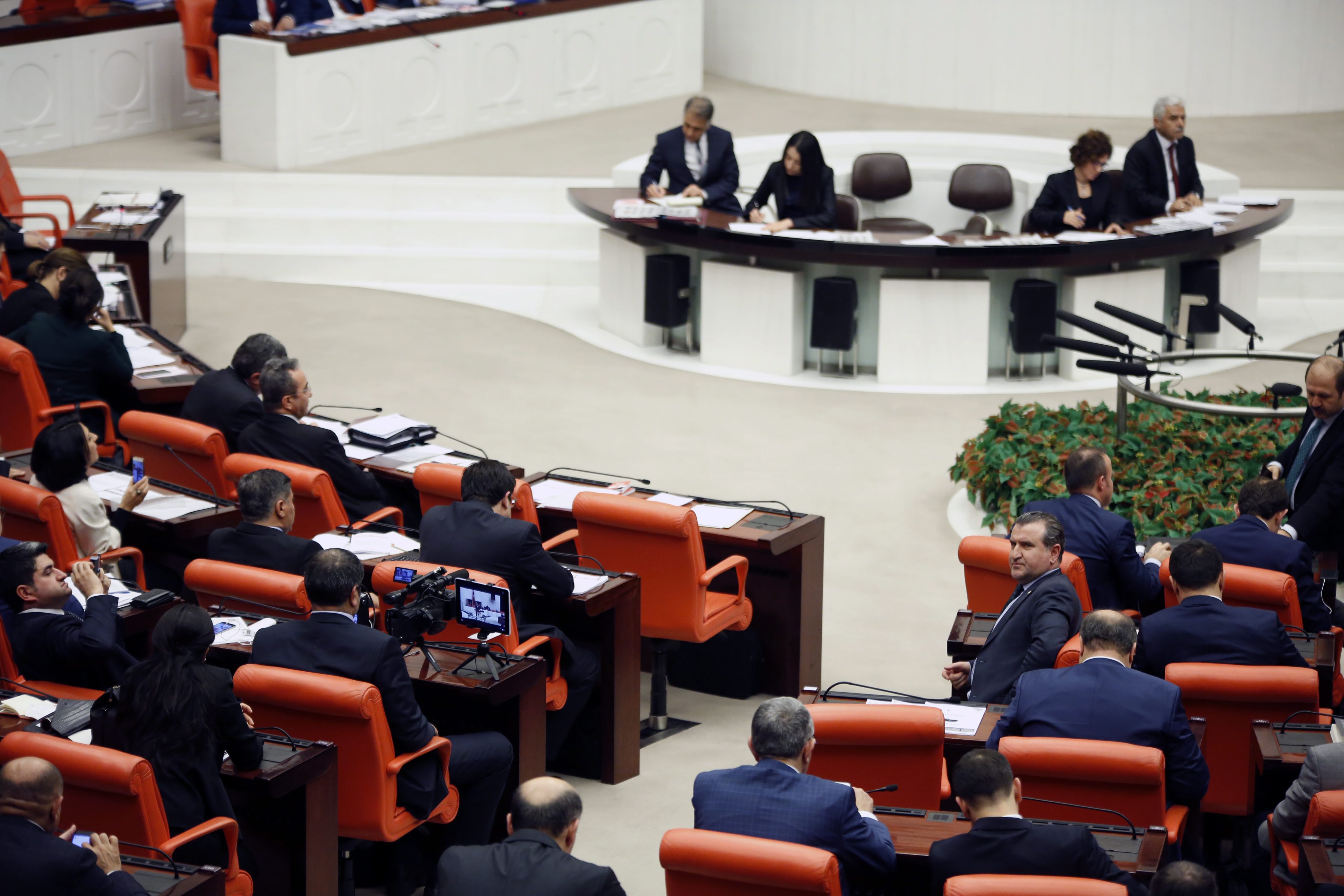 Ψήφο να προχωρήσει το «προεδρικό Σύνταγμα» έδωσαν οι τούρκοι βουλευτές