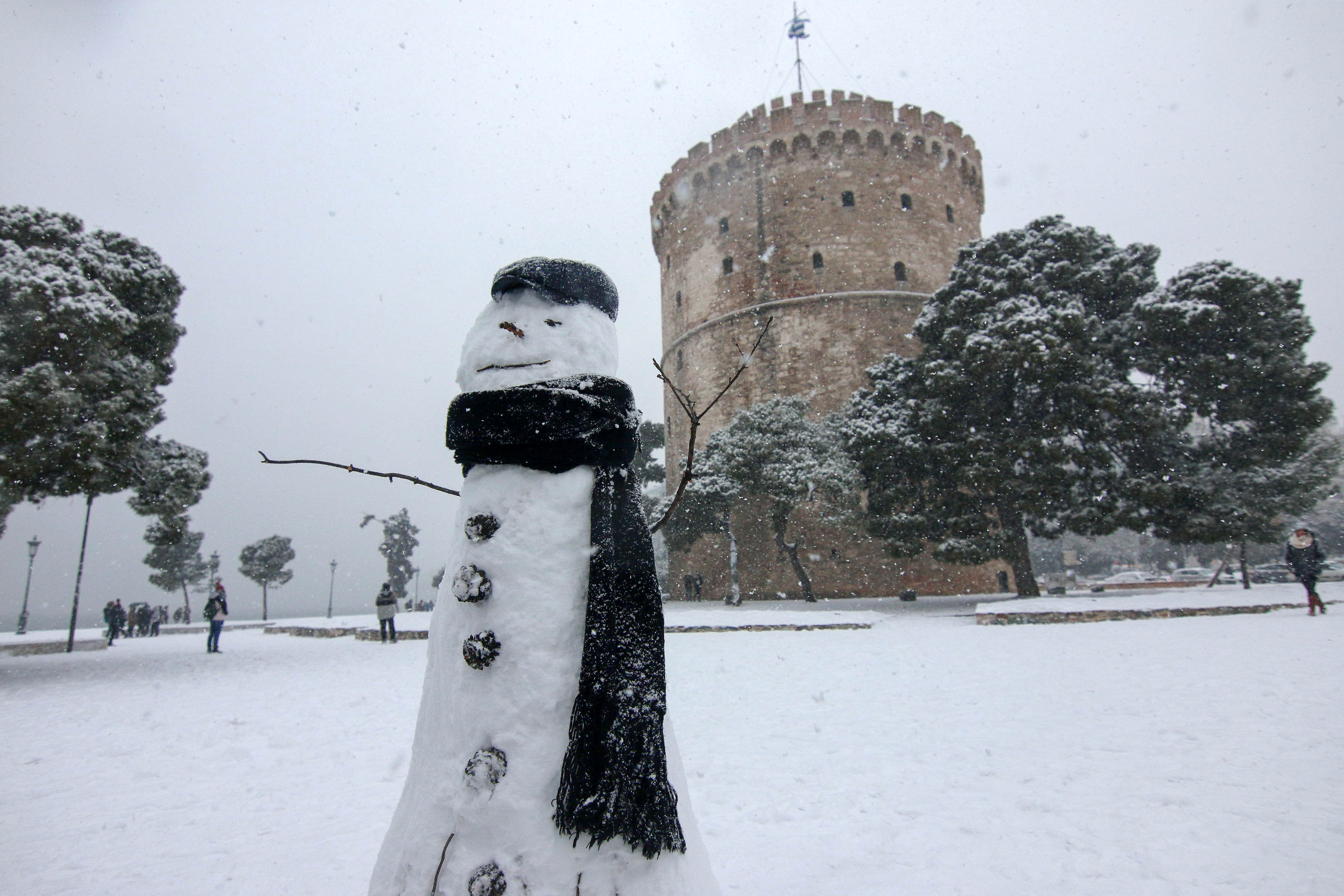 Σοβαρά προβλήματα στη Θεσσαλονίκη από το χιονιά