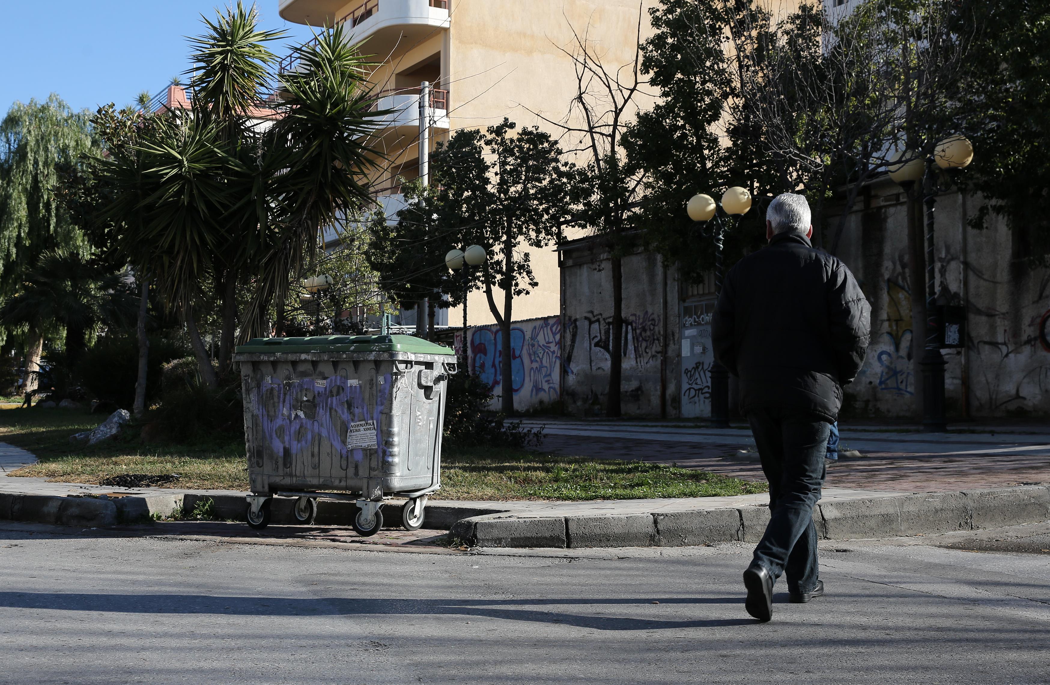 Σορός άνδρα σε προχωρημένη σήψη βρέθηκε σε κάδο απορριμμάτων