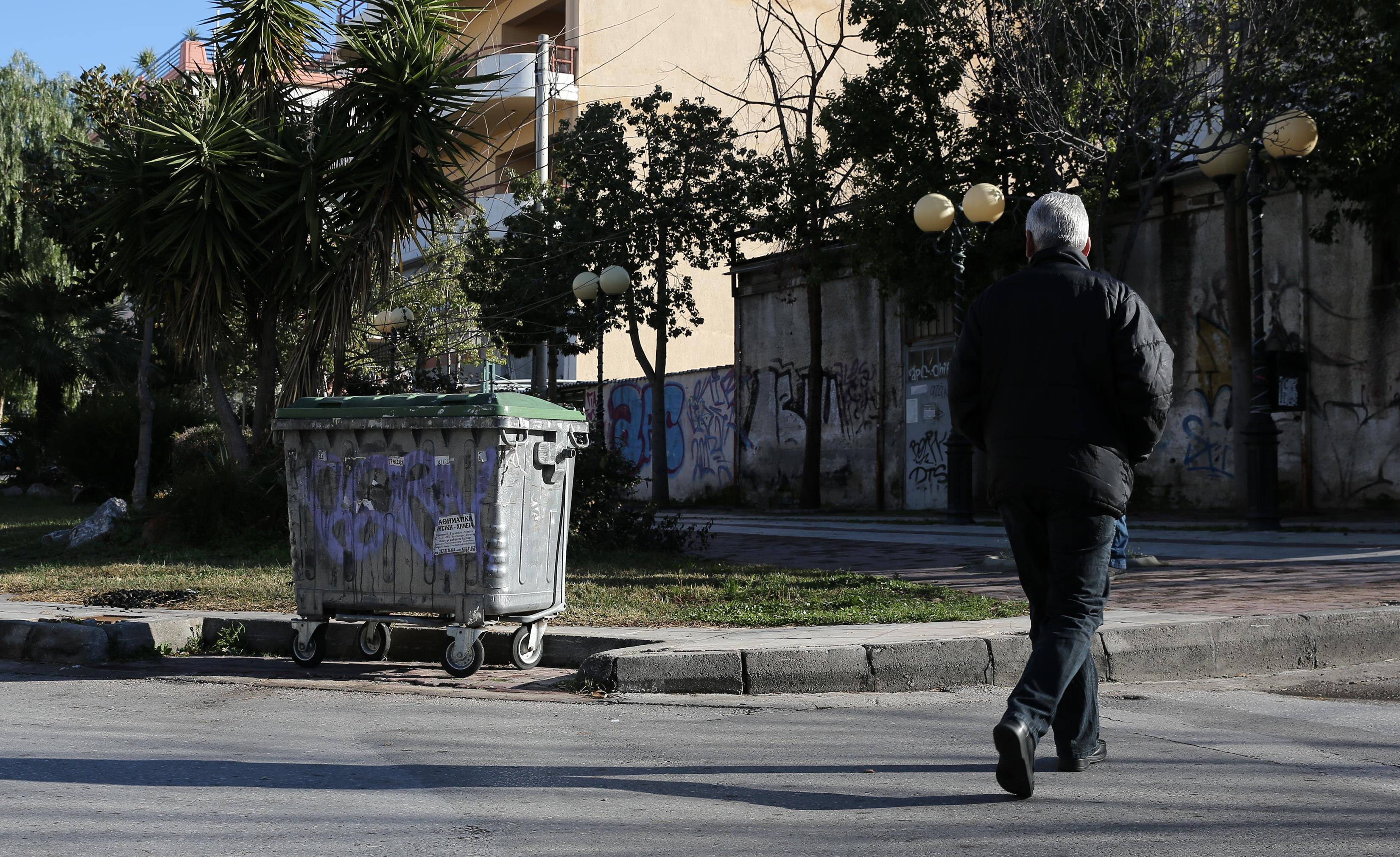 Εξιχνιάστηκε το έγκλημα με τον άνδρα που βρέθηκε σε κάδο απορριμμάτων