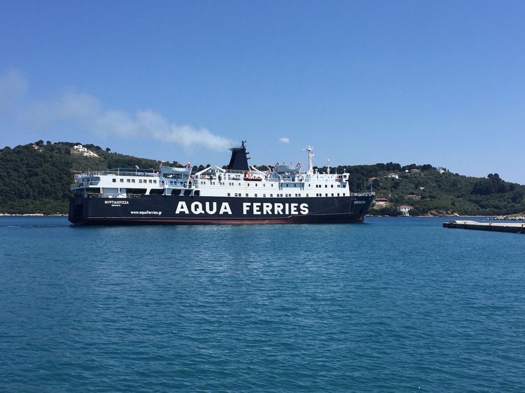 Στον Άγιο Κωνσταντίνο το πλοίο «Μυρτιδιώτισσα» έπειτα από οκτάωρη περιπέτεια