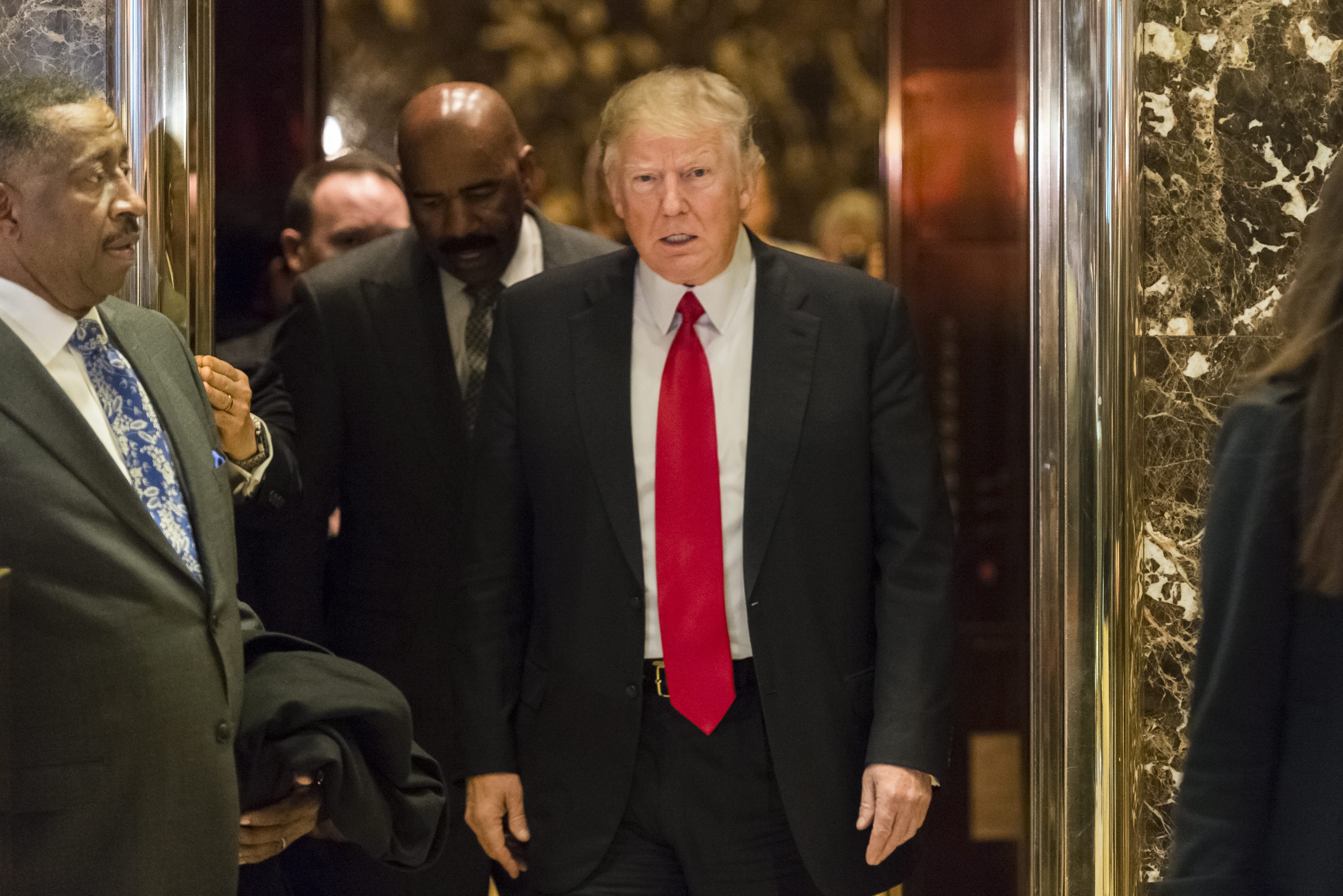 «Παρωχημένο» για τον Τραμπ το ΝΑΤΟ, ύμνοι για Brexit και πυρά σε Μέρκελ