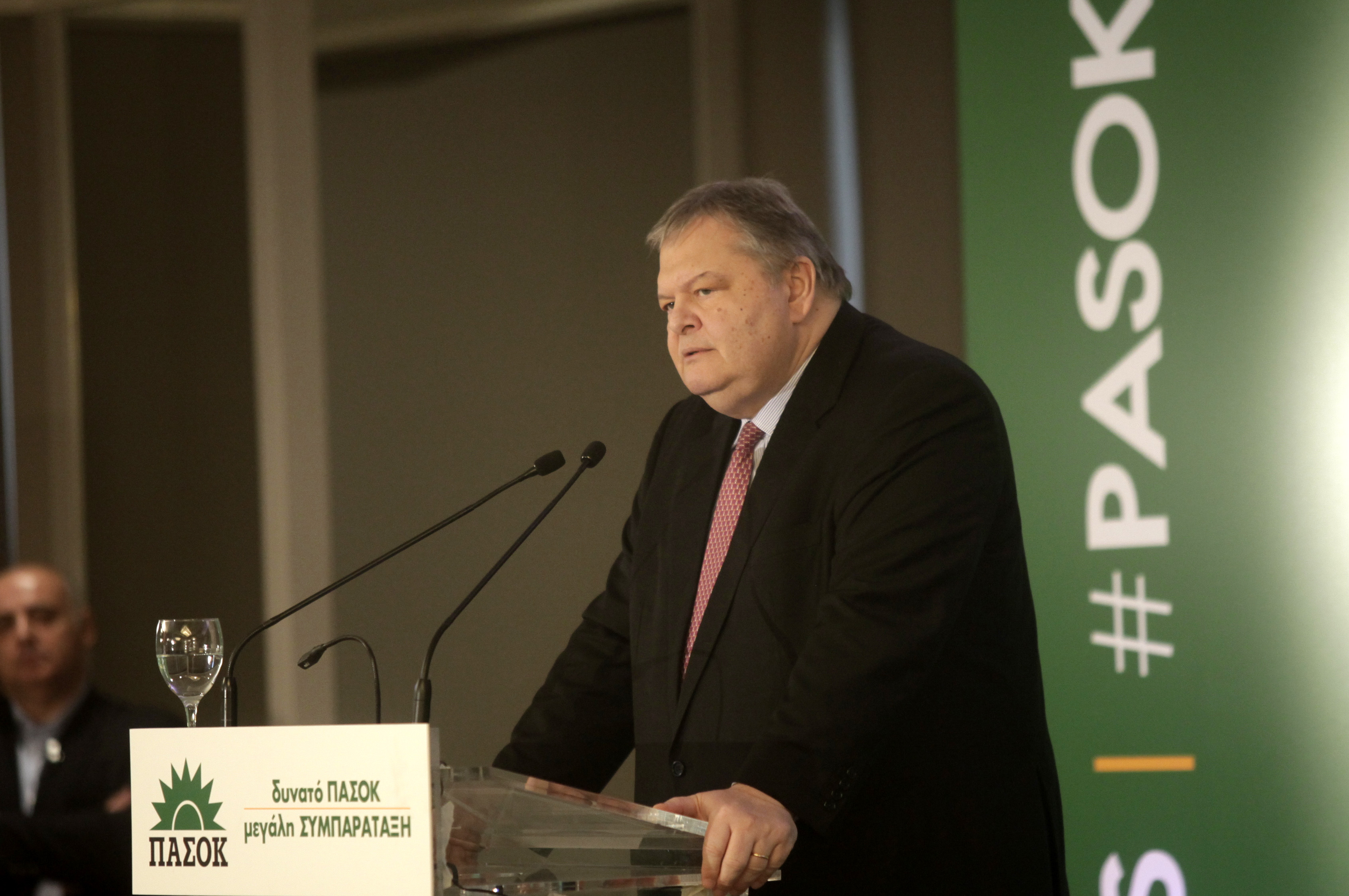 «Καρφιά» Βενιζέλου κατά Παπανδρέου στην Κεντρική Επιτροπή του ΠΑΣΟΚ