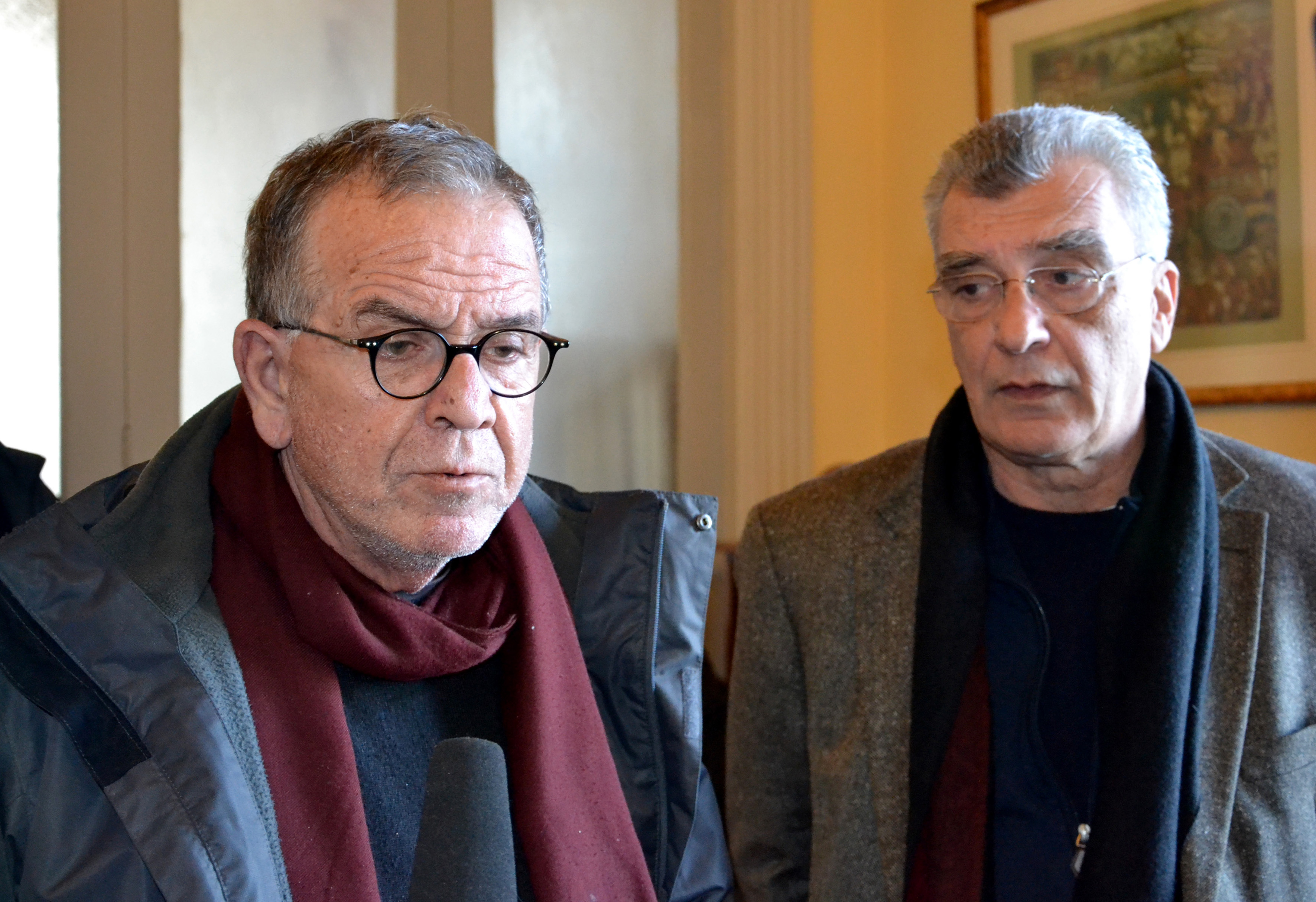 Με φωνές, διακοπές και χωρίς αποτέλεσμα η συνάντηση Μουζάλα-δημάρχου Λέσβου