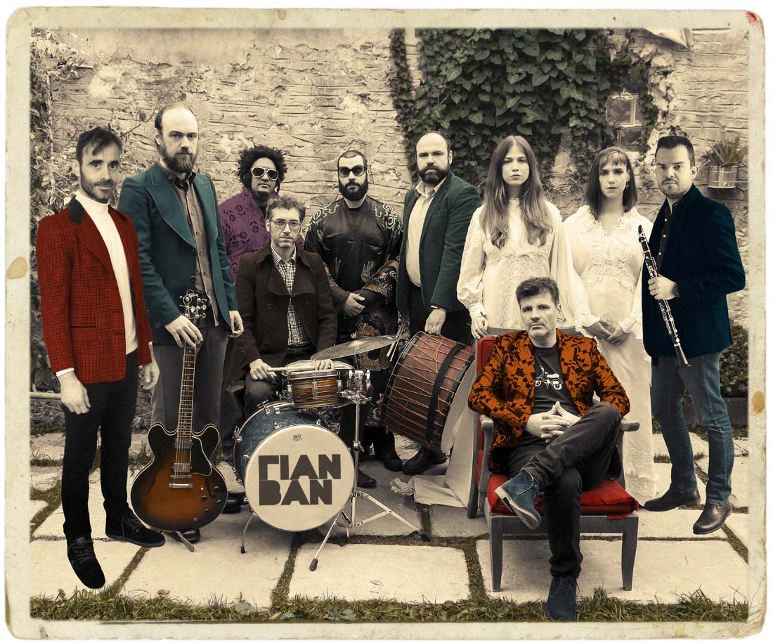 Φοίβος Δεληβοριάς και «ΓΙΑΝ ΒΑΝ» σε λαϊκοδημοτικά μεσημεριανά γλέντια