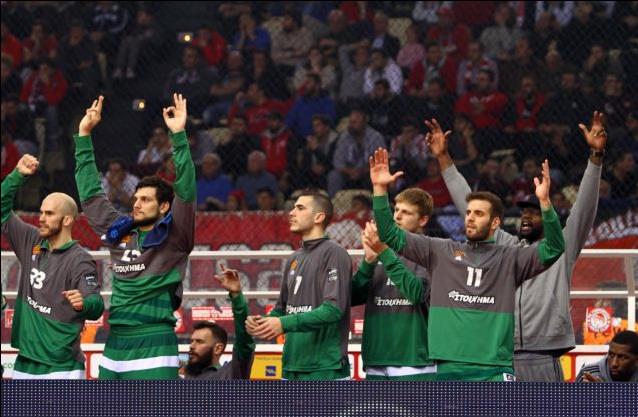 Αποθεωτική υποδοχή στους παίκτες του ΠΑΟ στο ΟΑΚΑ