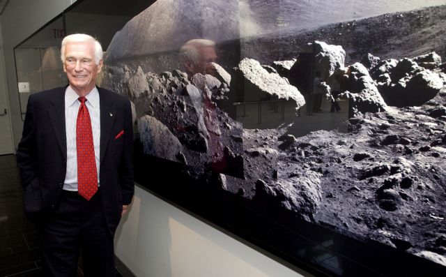 Πέθανε ο Τζιν Σέρναν, ο τελευταίος άνθρωπος που πάτησε στη Σελήνη
