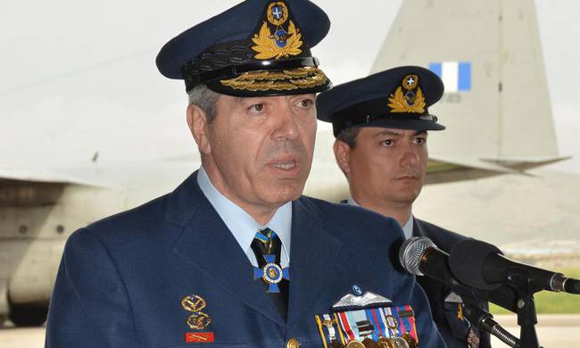 Σε αποστολή στο εξωτερικό έμαθε ο αρχηγός ΓΕΑ την αποστράτευσή του