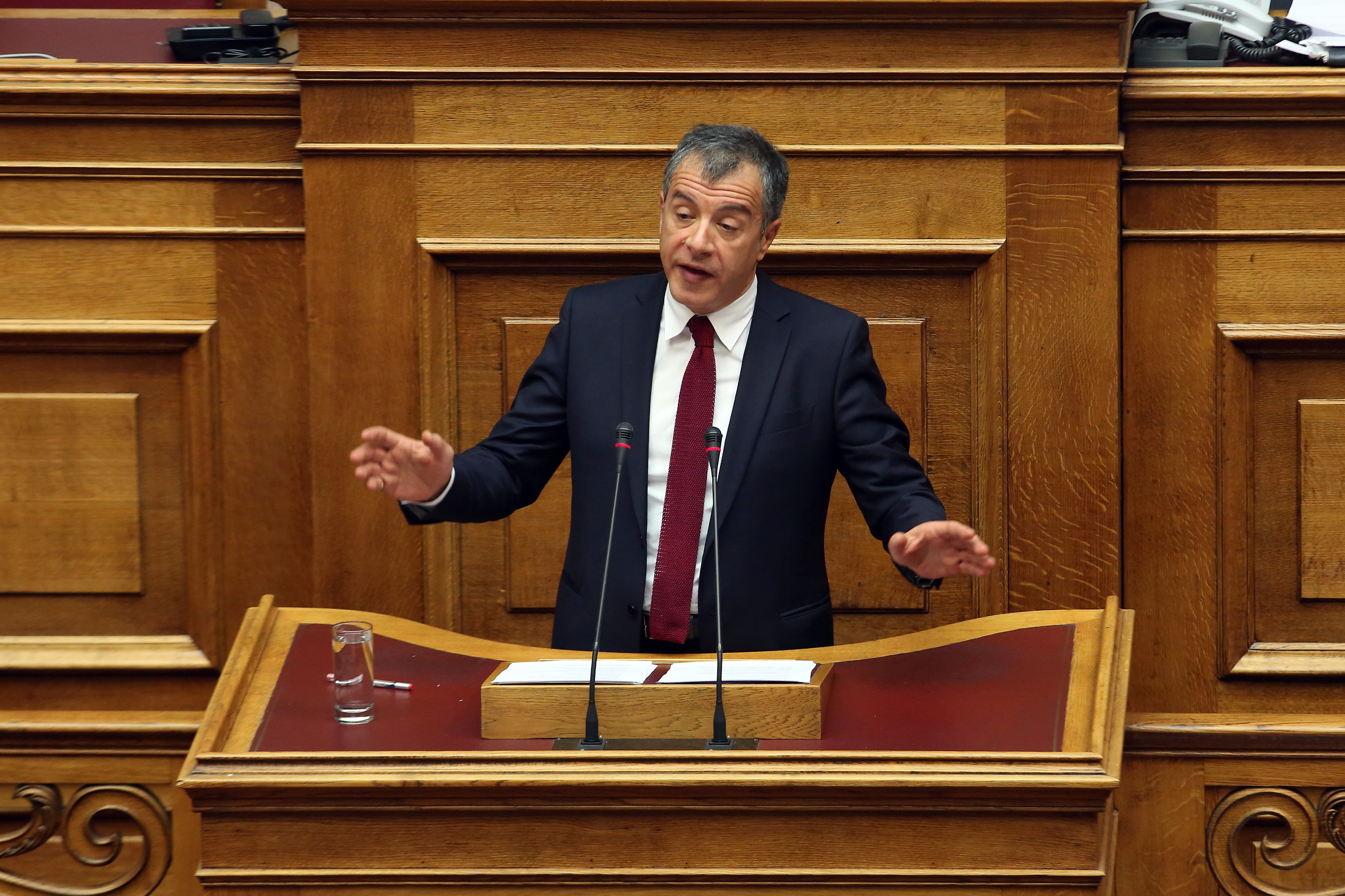 Αποδοκιμασία Θεοδωράκη για την ένταξη Φωτήλα στη ΝΔ