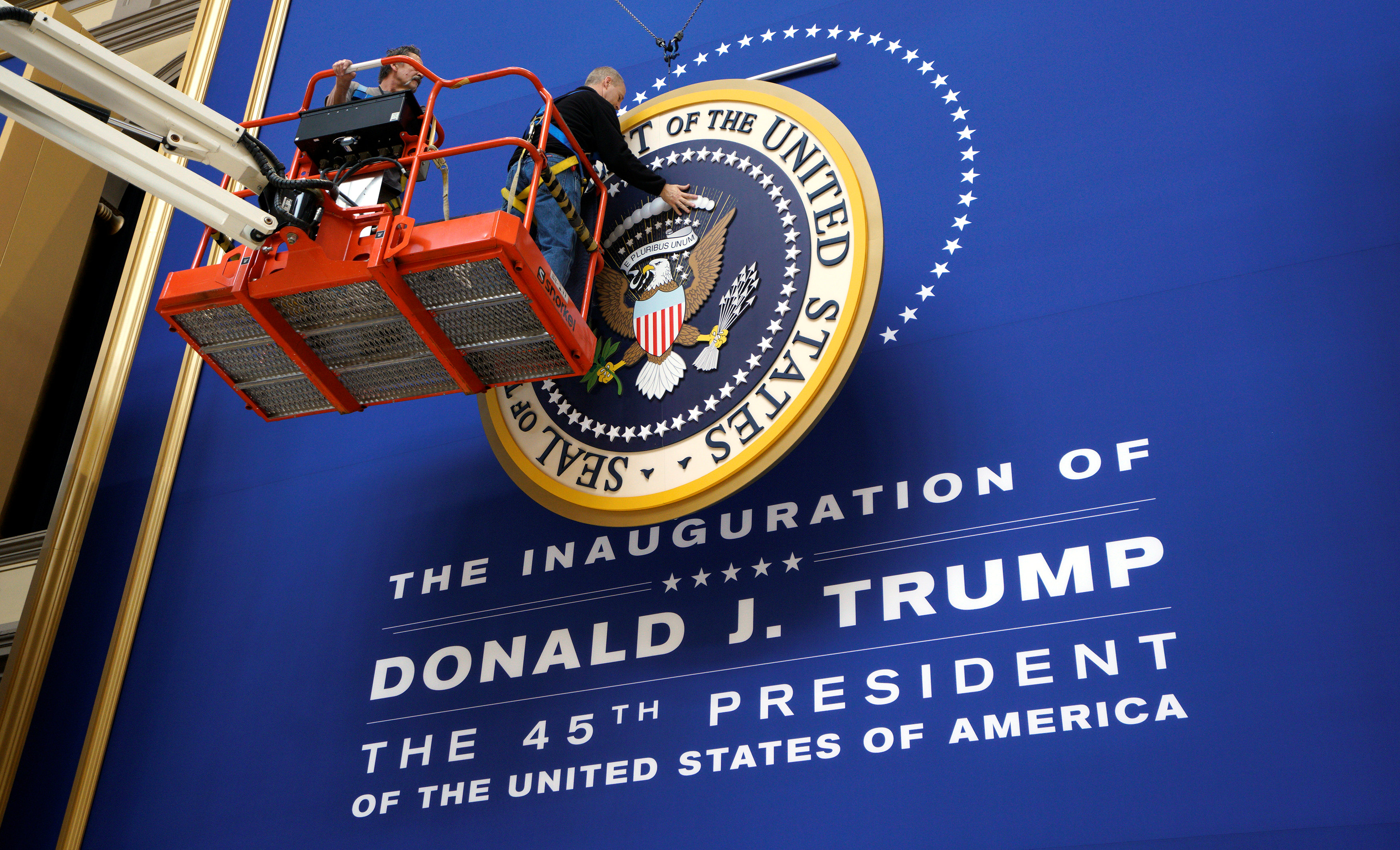 «Φουριόζος» έρχεται ο Τραμπ για την υπογραφή Προεδρικών Διαταγμάτων