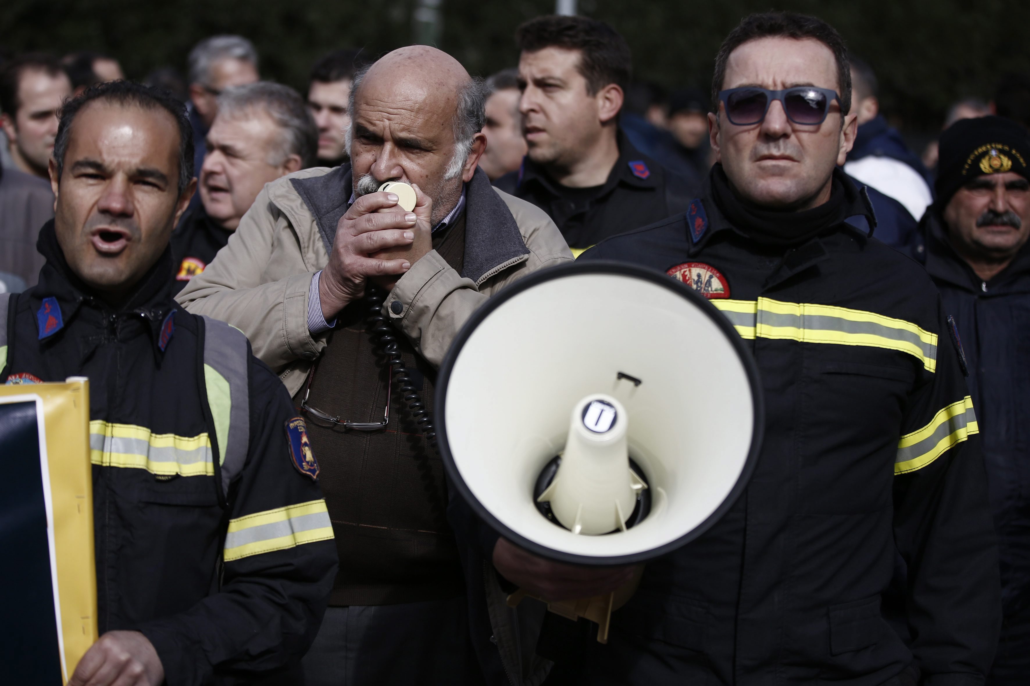 Δεσμεύσεις για διάλογο απέσπασαν οι πυροσβέστες